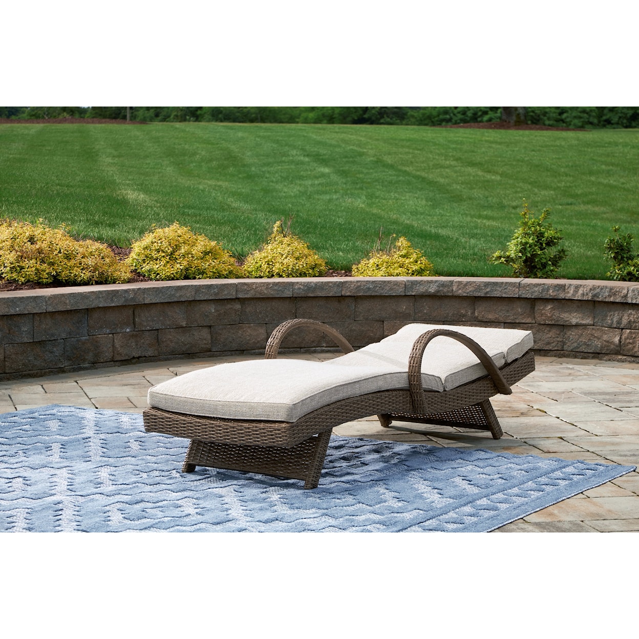 Signature Beachcroft Chaise Lounge with Cushion