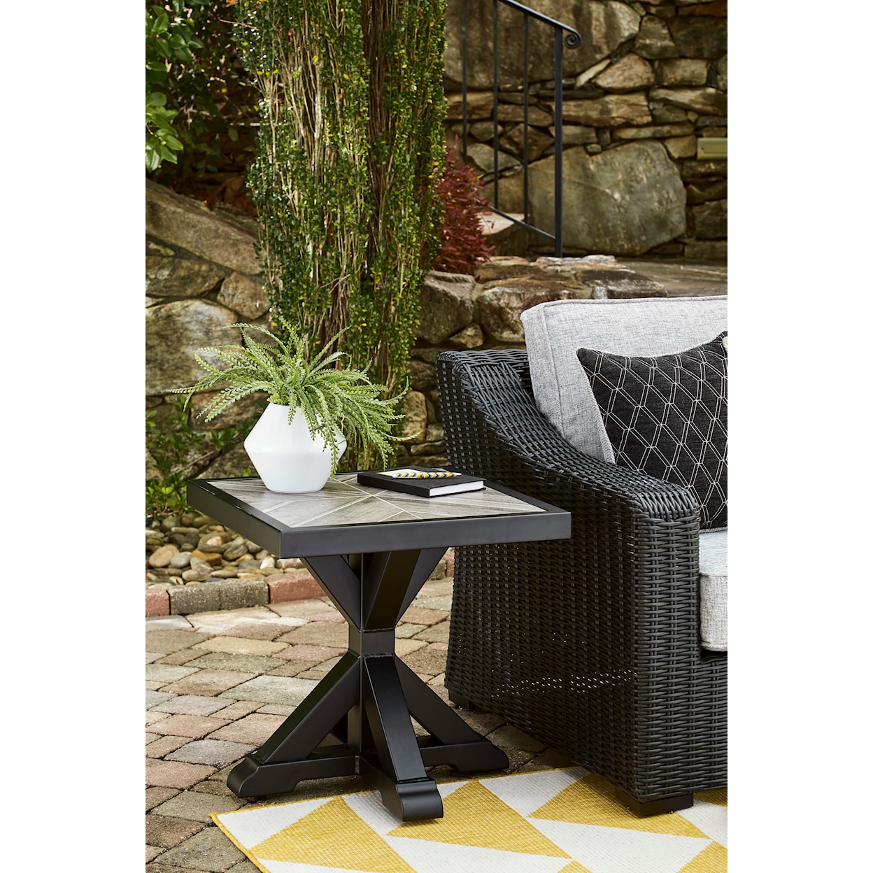 Ashley Furniture Signature Design Beachcroft Square End Table