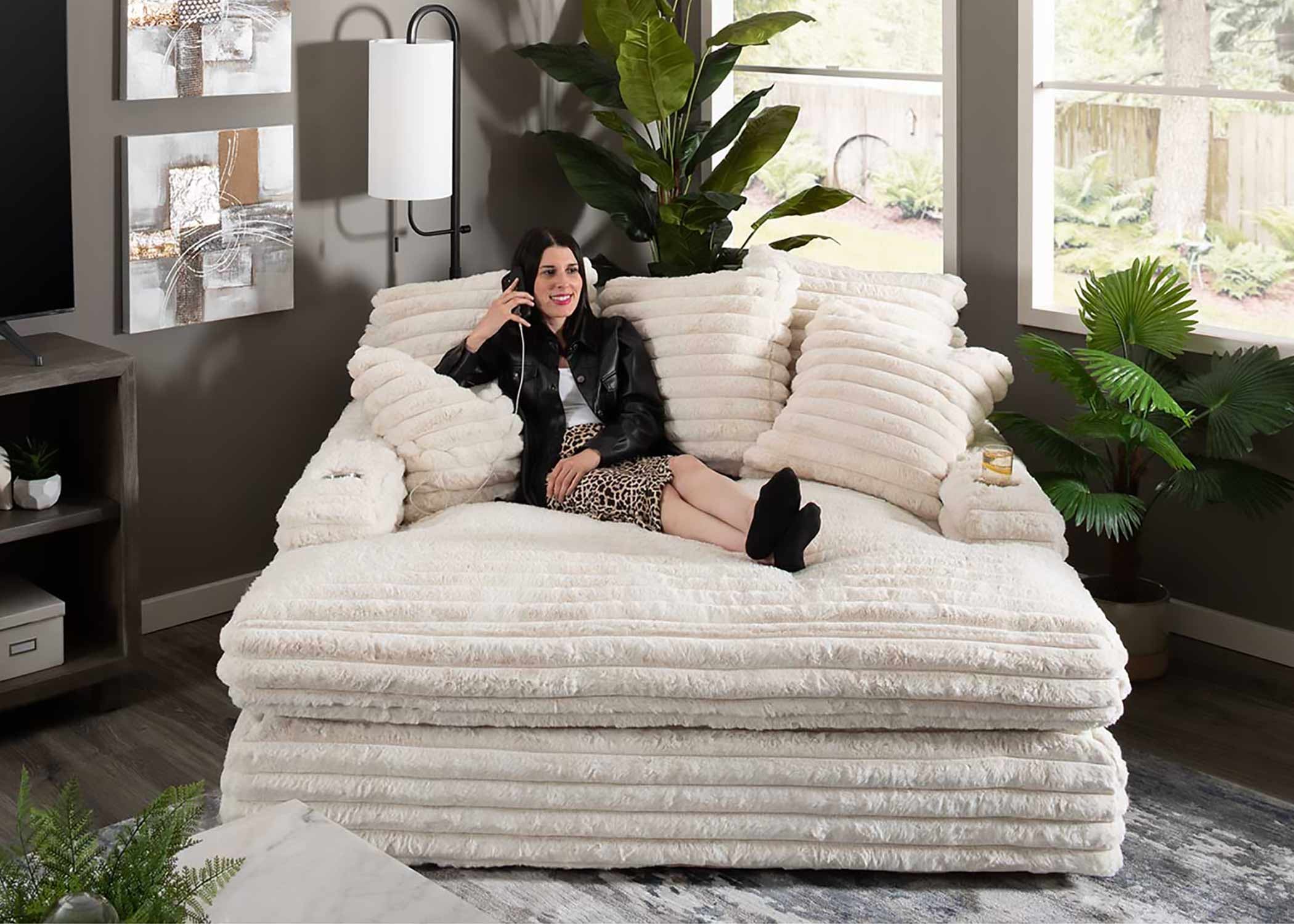 Springfield & Company 92811 Grand Home Theatre Chaise with Cupholders