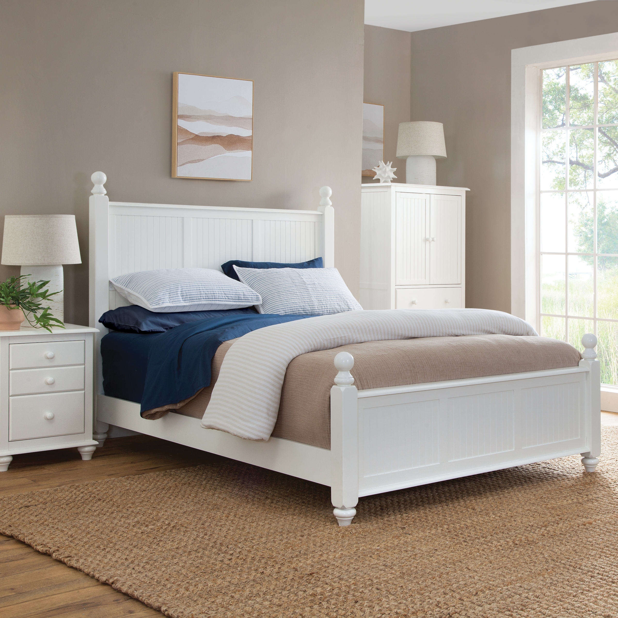 Cottage Queen Bed with Turned Posts