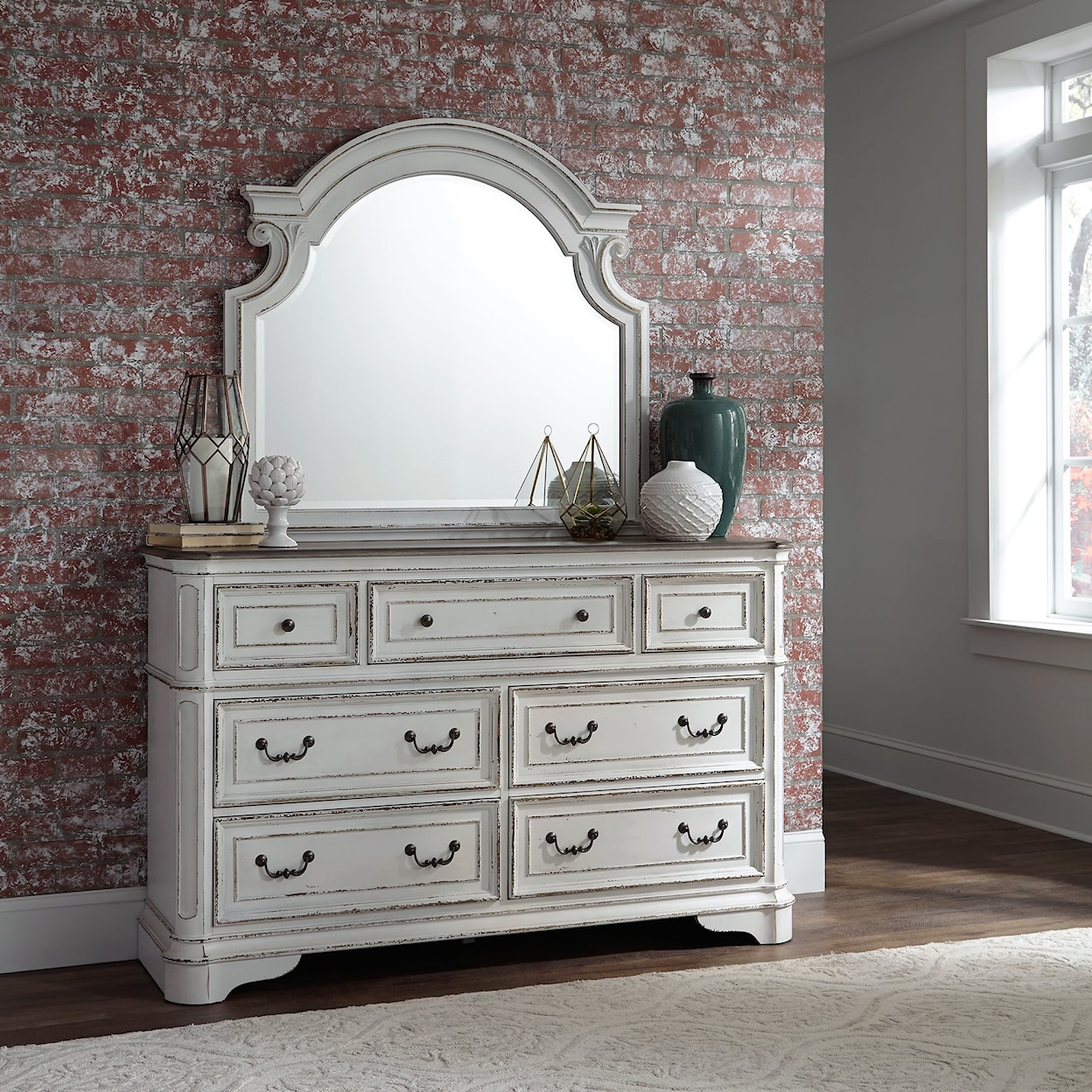 Liberty Furniture Magnolia Manor Queen Bedroom Group