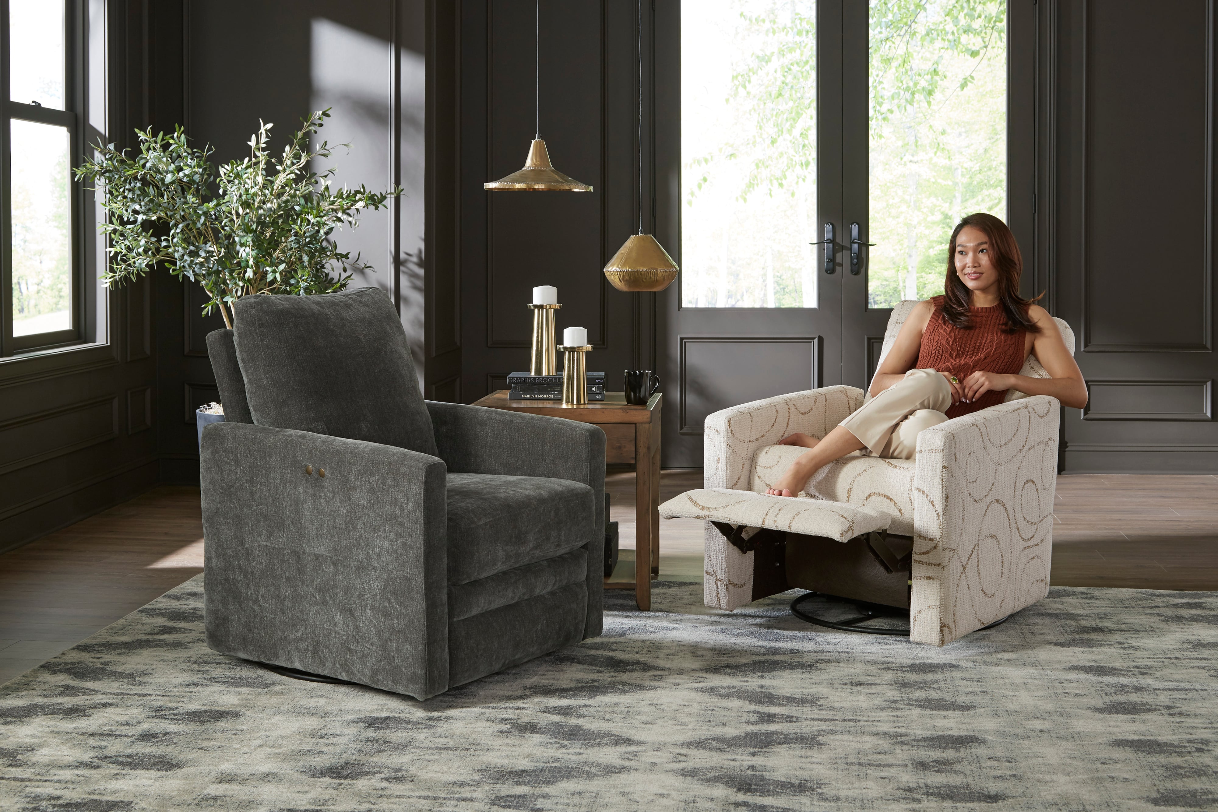 Best Home Furnishings Giana Swivel Recliner