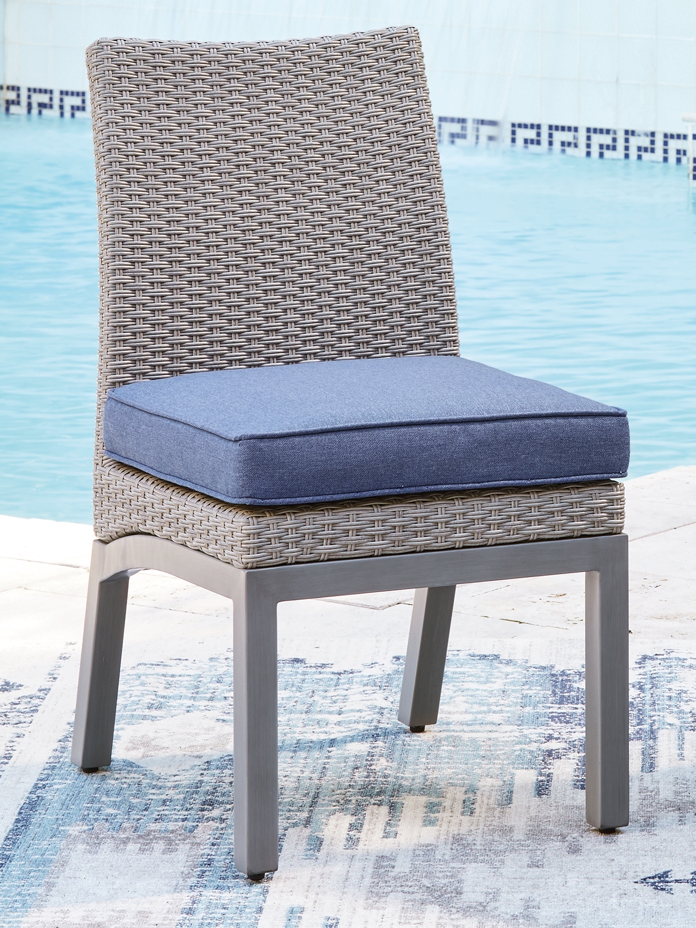 Signature Design by Ashley Half Moon Beach Side Chair With Cushion (Set Of 2)