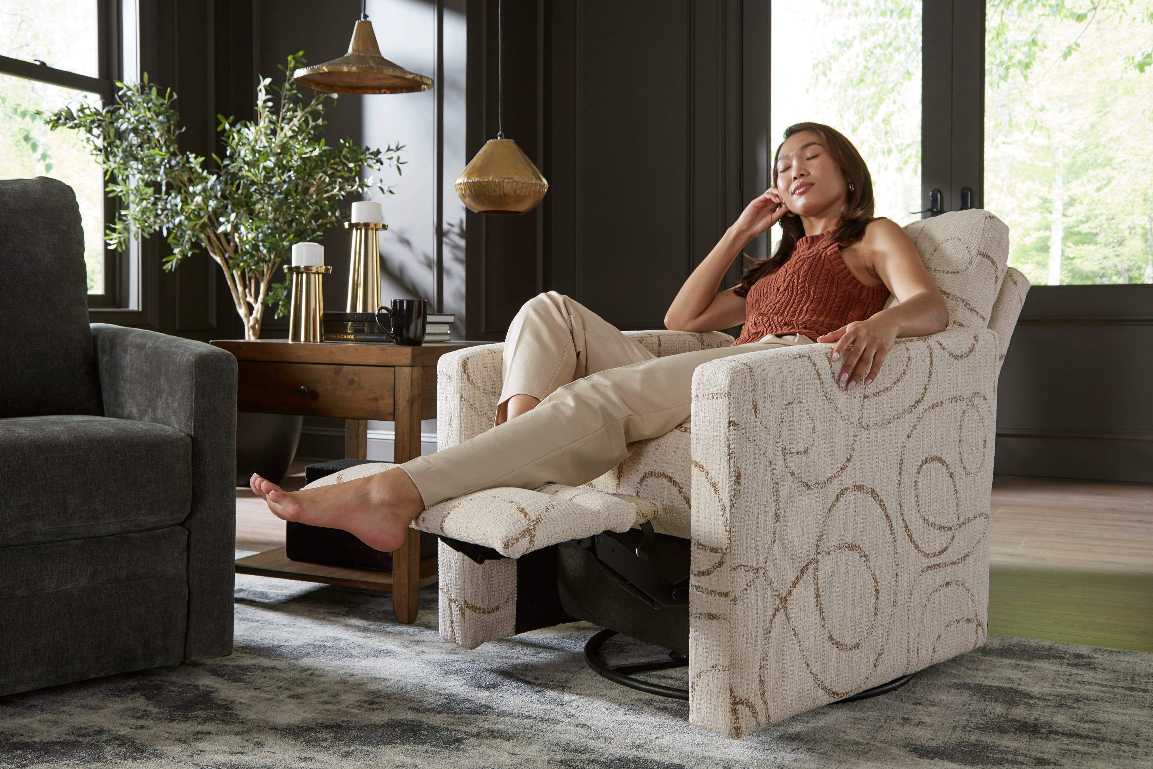 Best Home Furnishings Giana Power Swivel Recliner