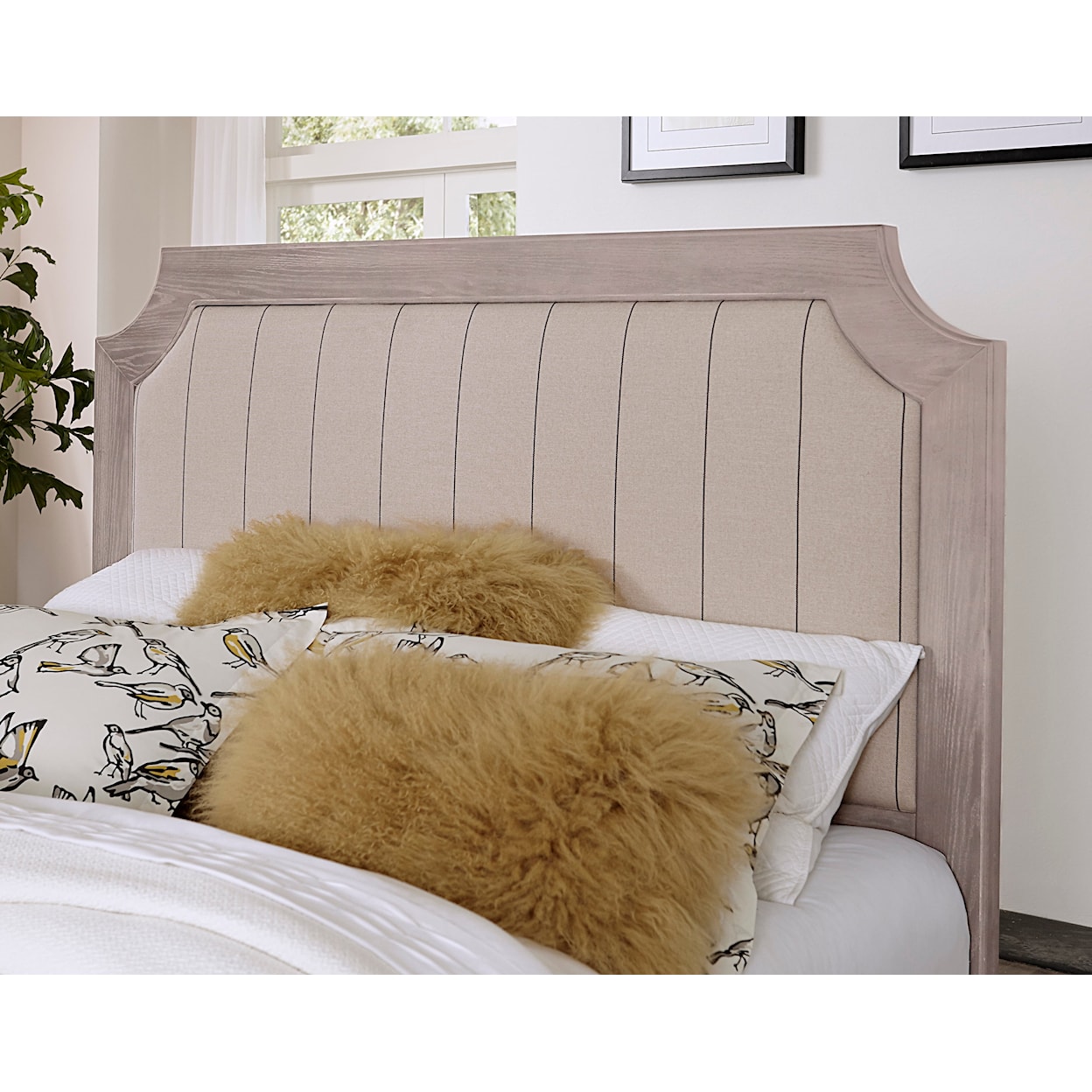 Vaughan-Bassett Bungalow King Upholstered Bed