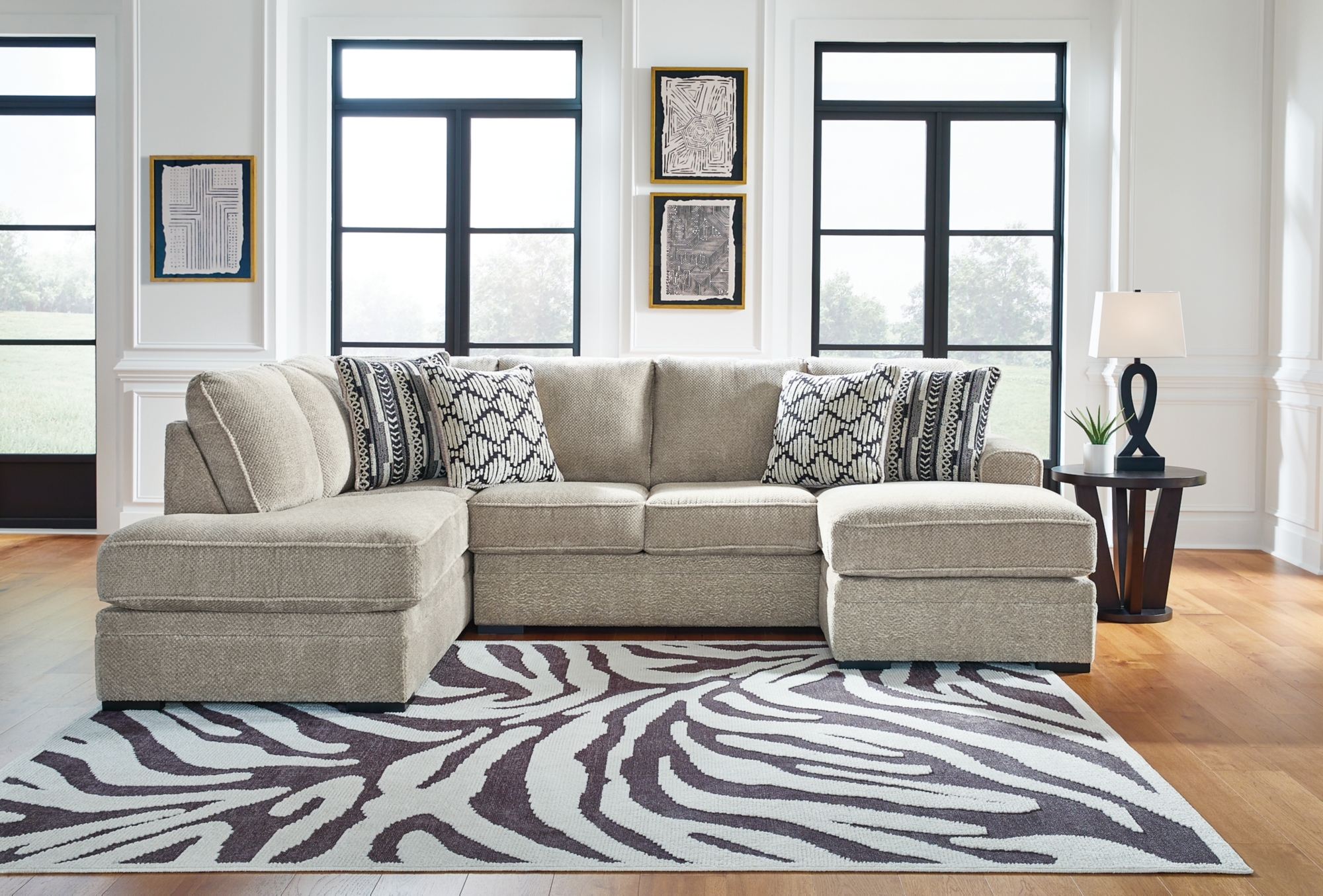 Benchcraft Calnita 2-piece Sectional With Chaise