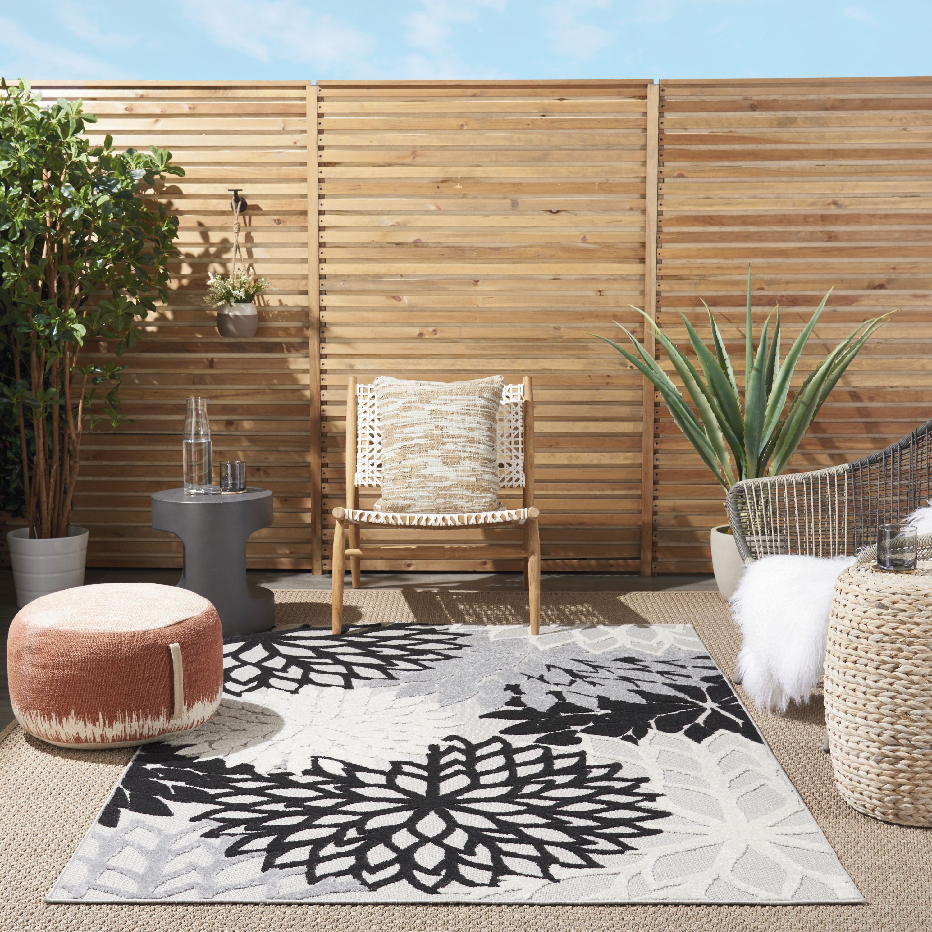 5'3" x 7'5"  Rug