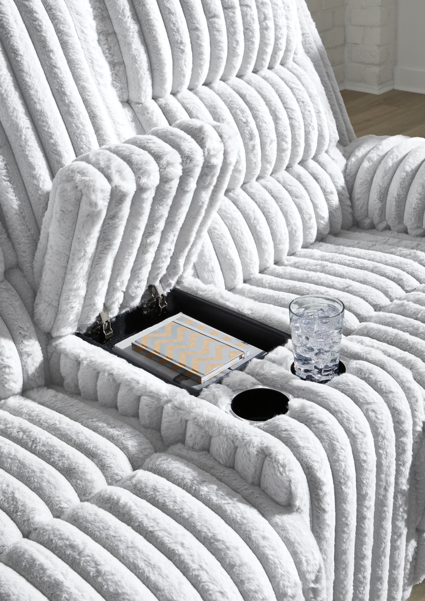 Signature Design by Ashley Rhine Falls Dbl Rec Pwr Loveseat W/ Console