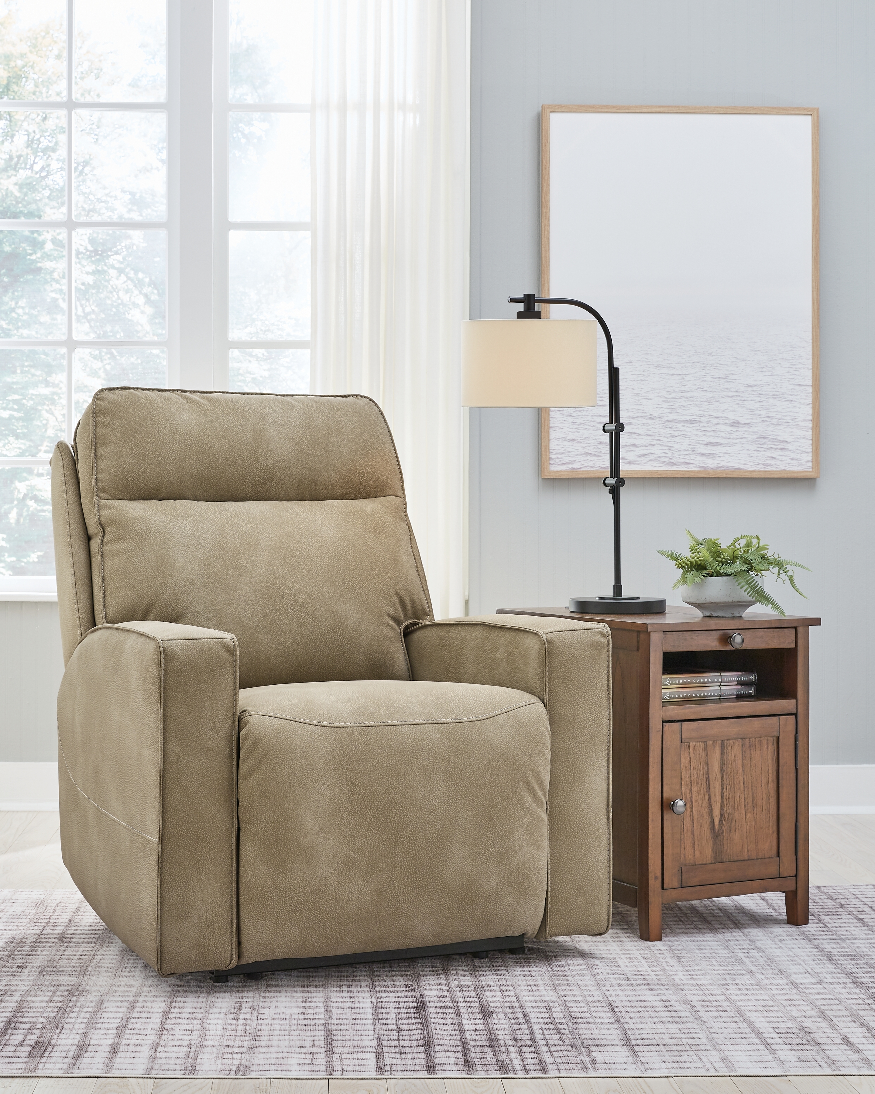 Pwr Recliner/Adj Headrest
