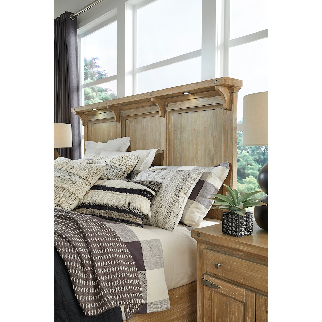 Magnussen Home Lynnfield Bedroom King Panel Bed with Bench