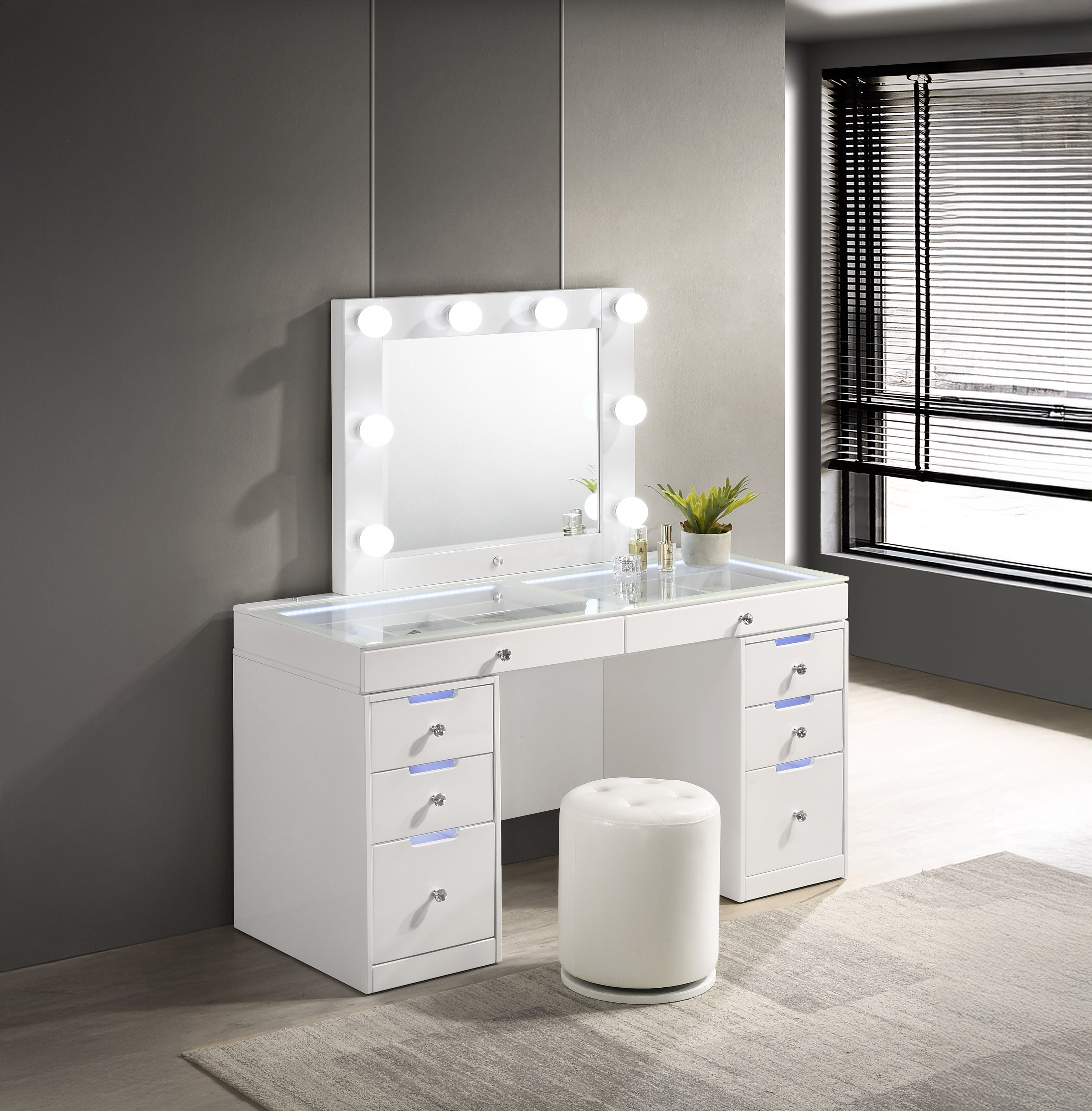 Crown Mark Luxo Vanity