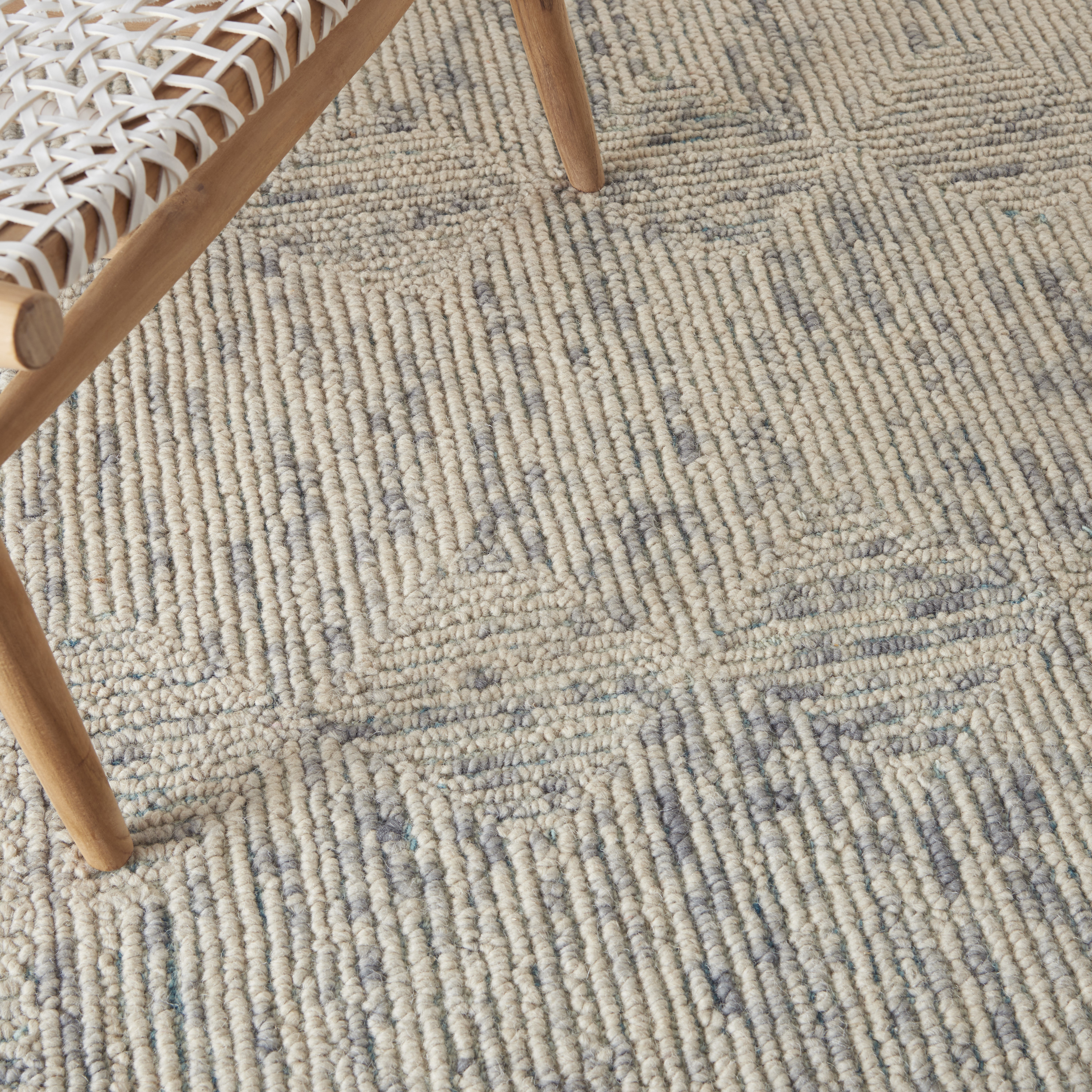 5'3" x 7'3"  Rug