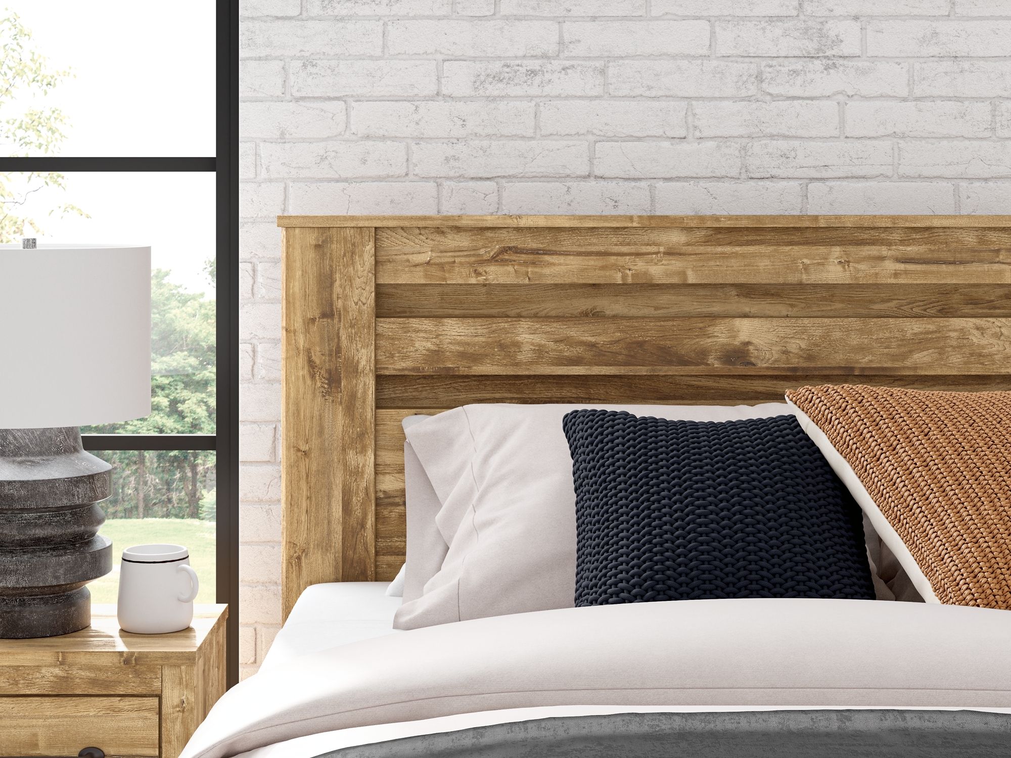 Signature Design by Ashley Maystonna Queen Panel Bed