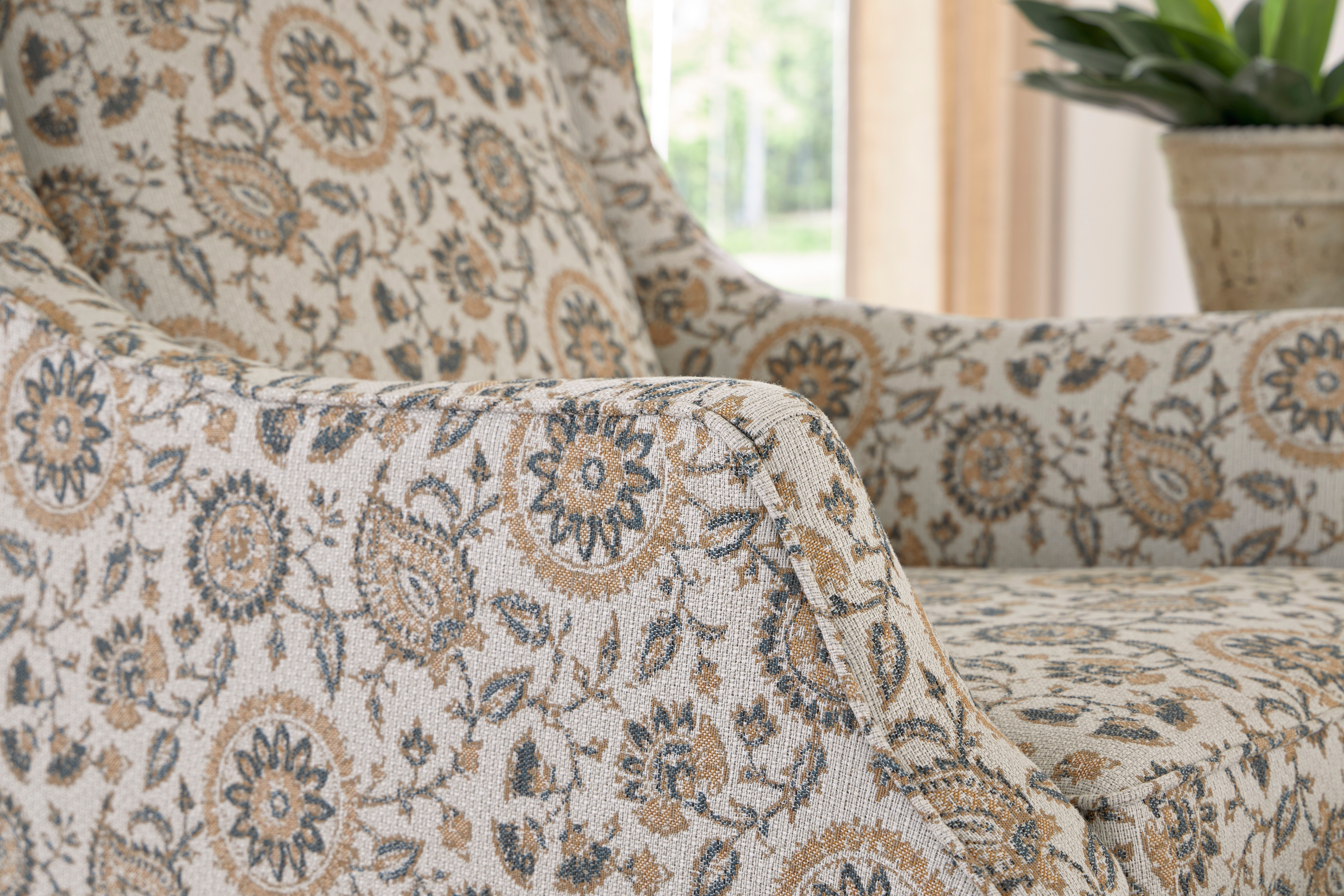 Best Home Furnishings Keatling Chair