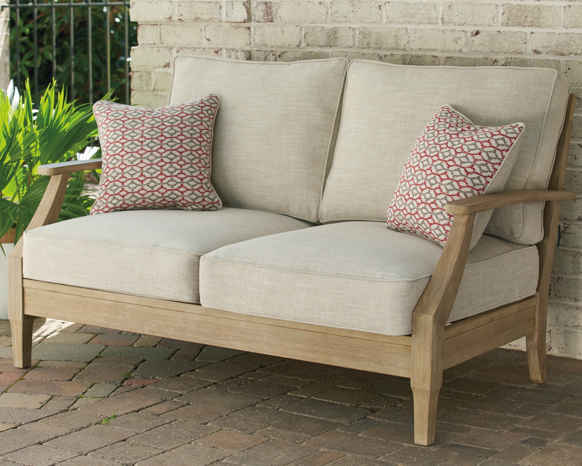 Loveseat W/Cushion