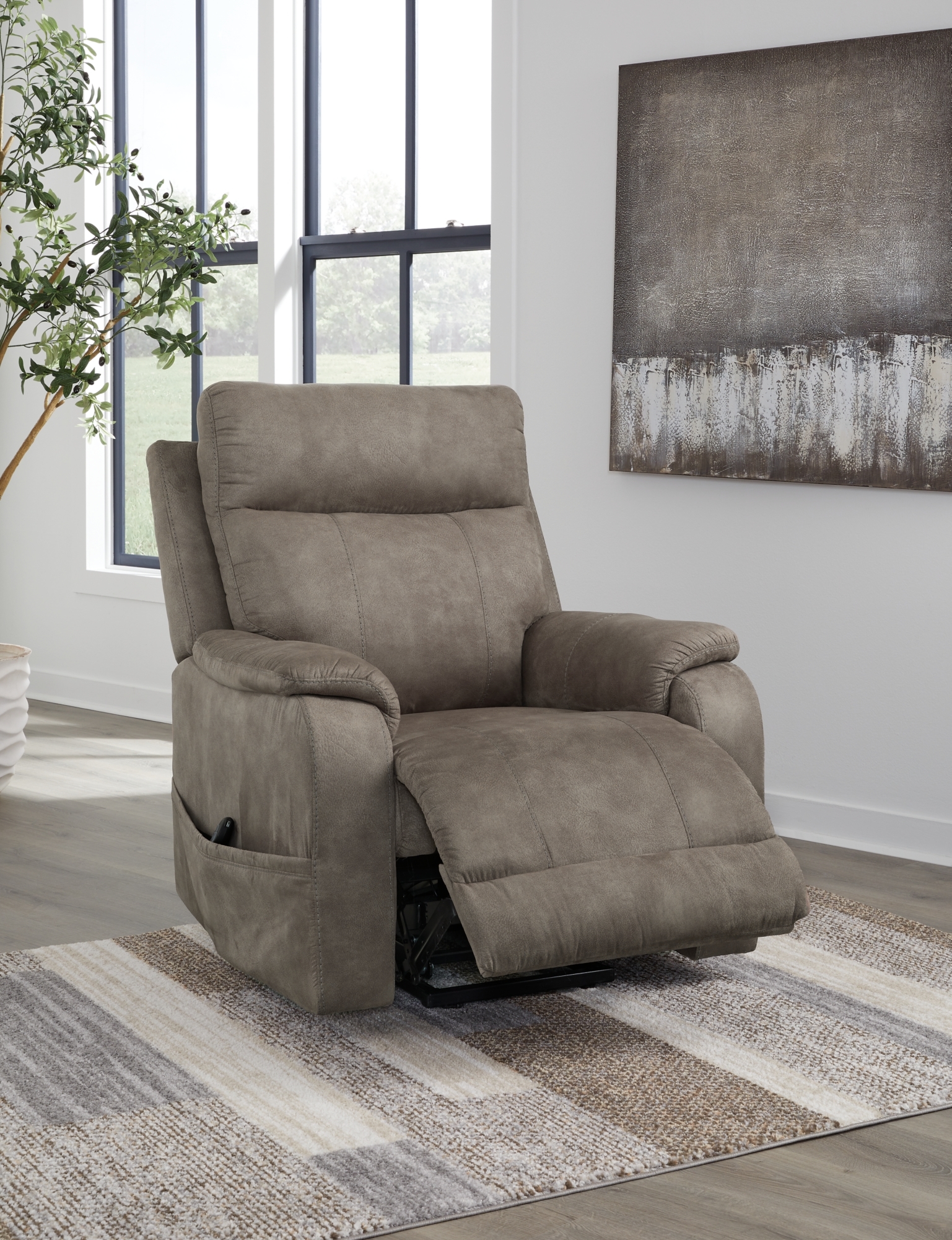 Signature Design by Ashley Crestmeade Power Lift Recliner