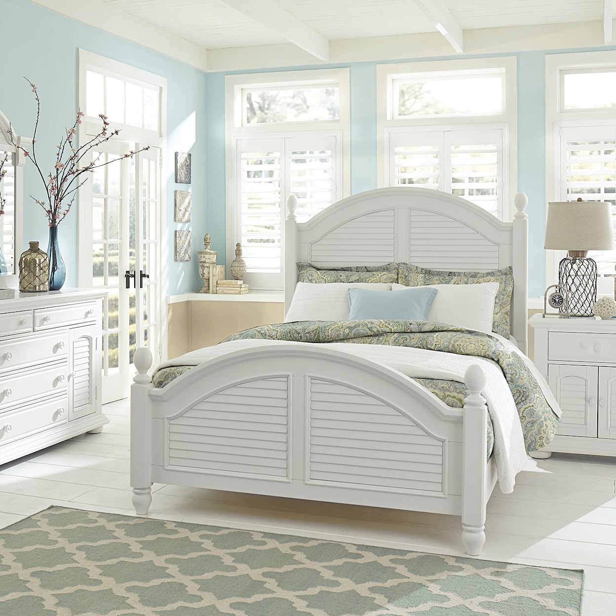 Libby Summer House 5-Piece King Poster Bedroom Set