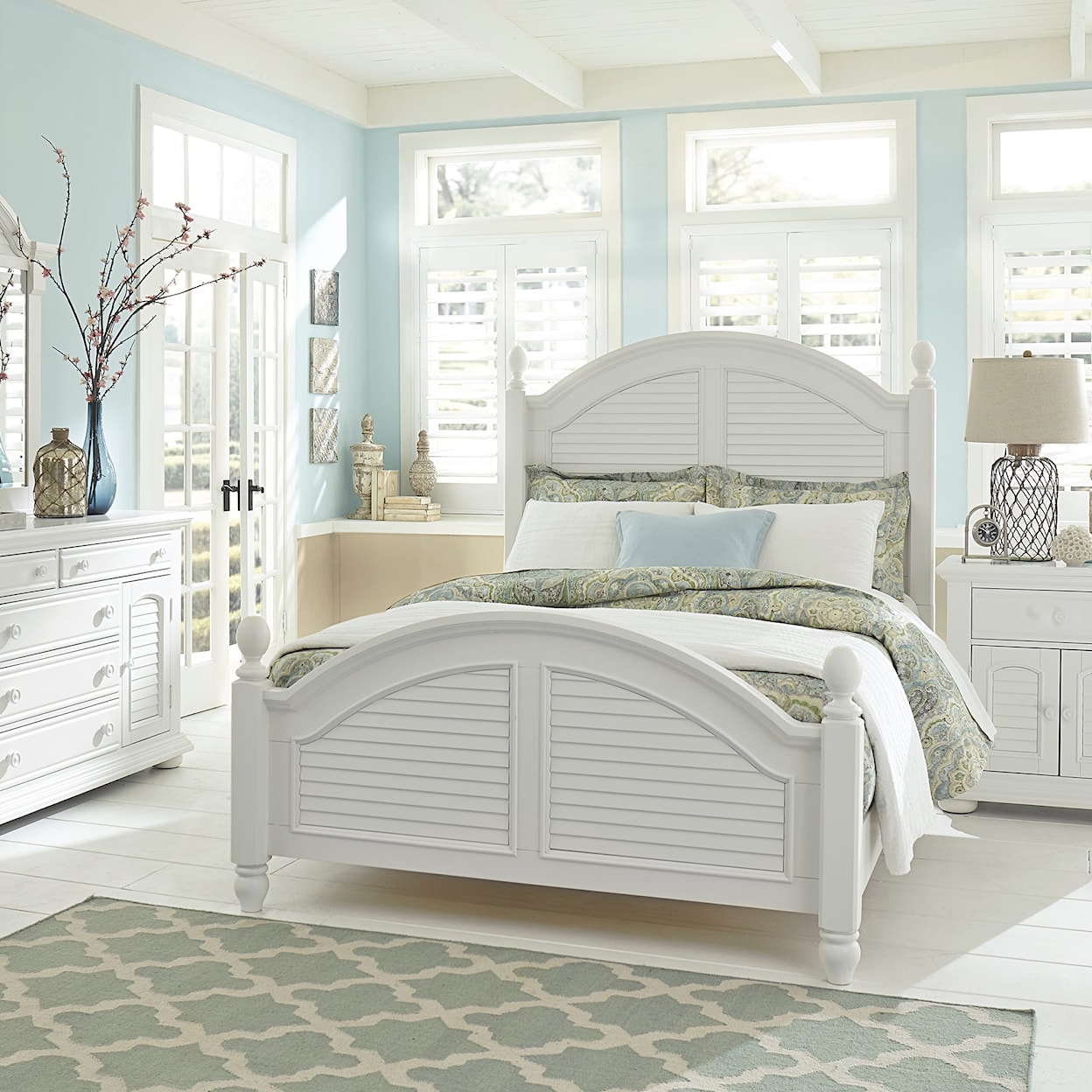 Libby Summer House 5-Piece Queen Poster Bedroom Set