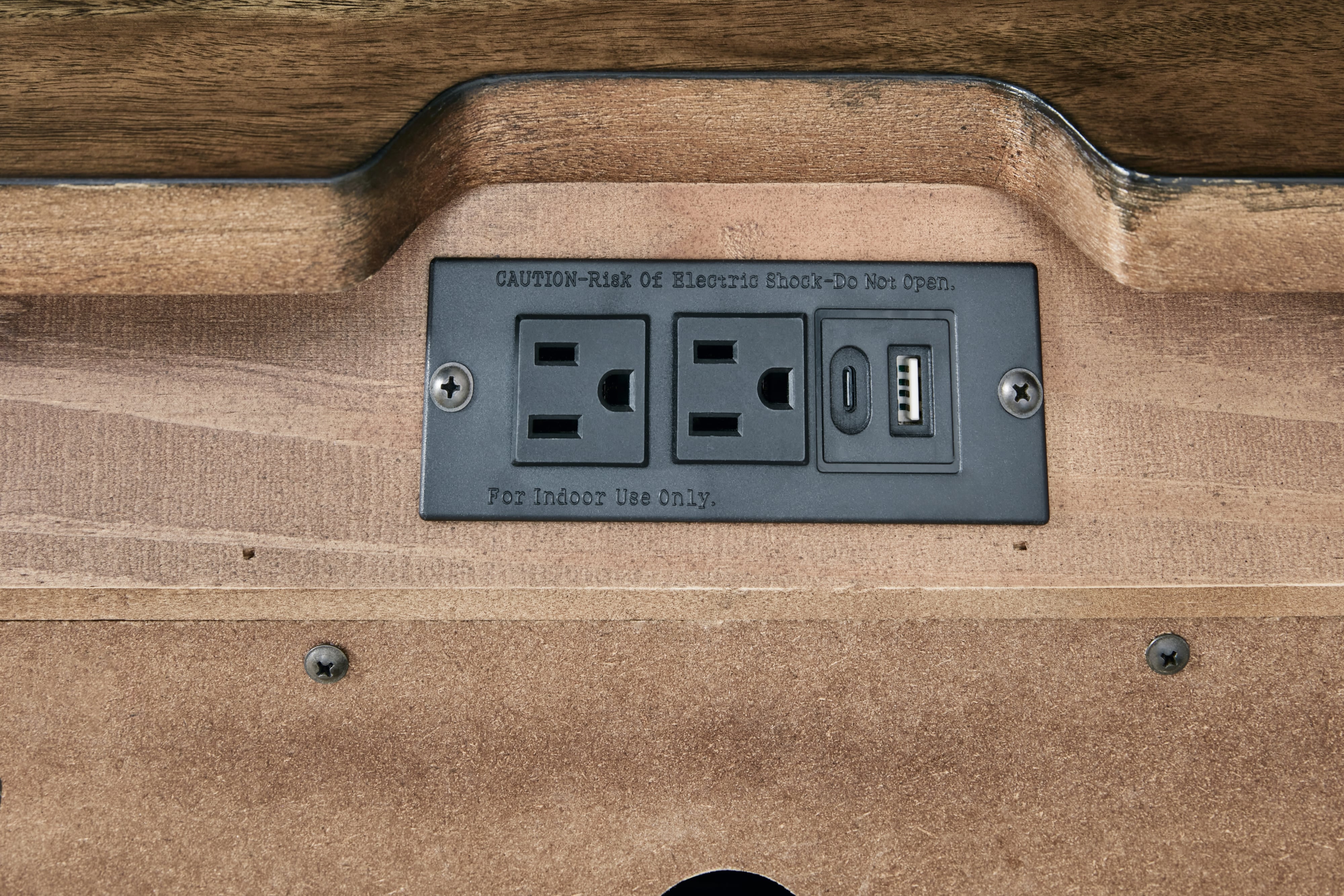 Benchcraft Sturlayne 3-Drawer Nightstand