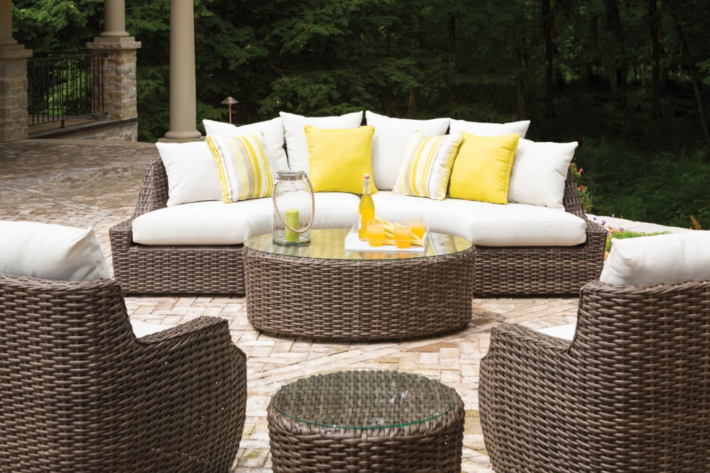 48" Oval Cocktail Table