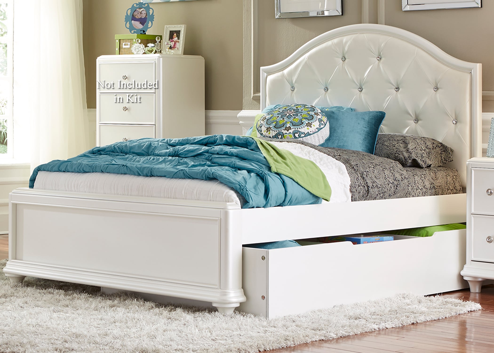 Girls deals tufted bed