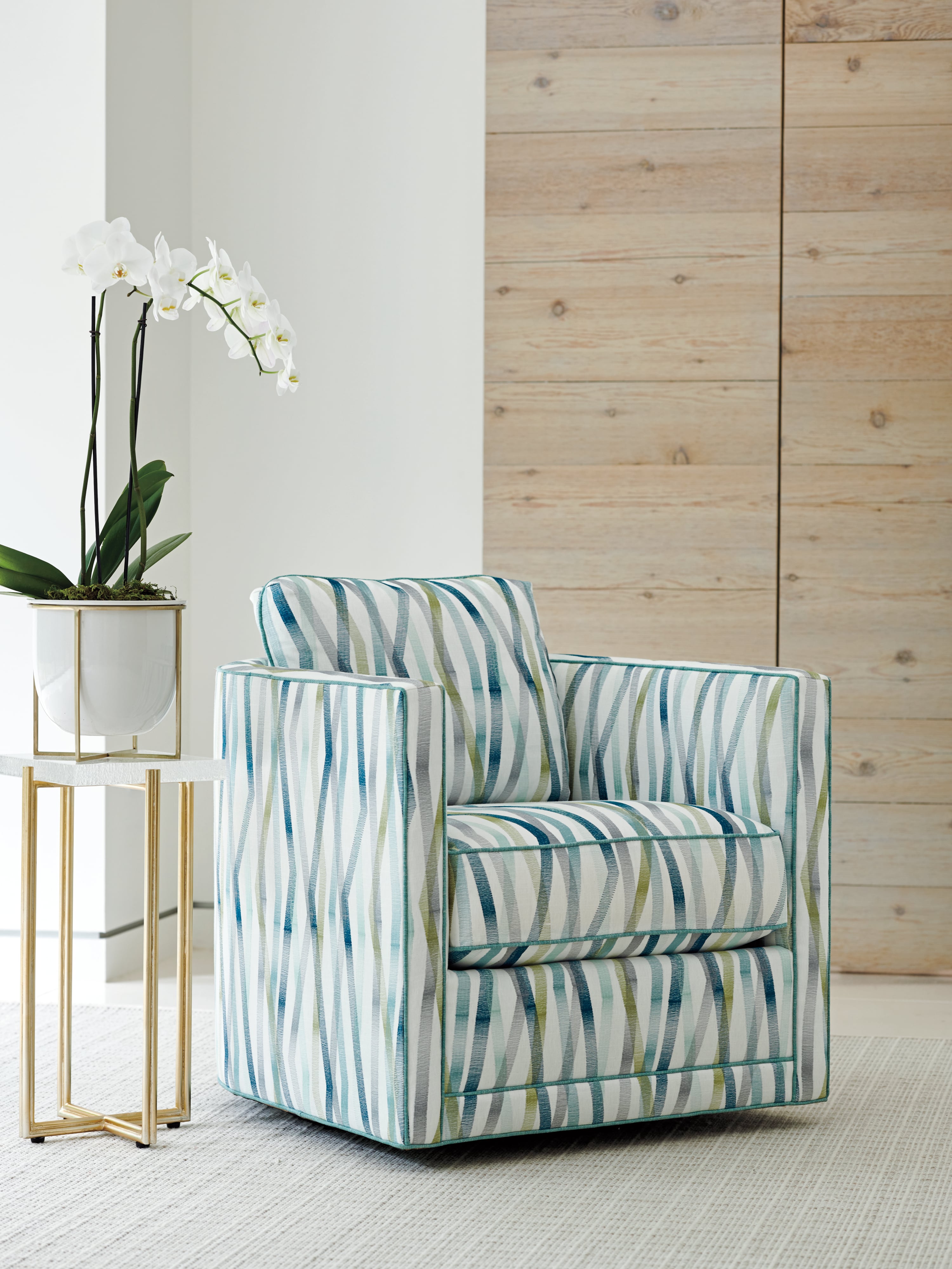 Tommy Bahama Home Twin Palms Dorado Beach Swivel Chair