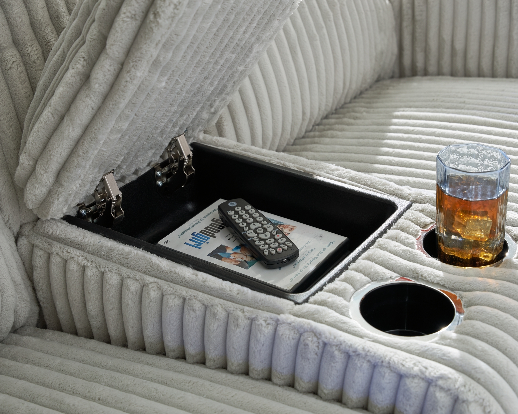 Signature Design by Ashley Forest Lake Pwr Rec Loveseat/Con/Adj Hdrst