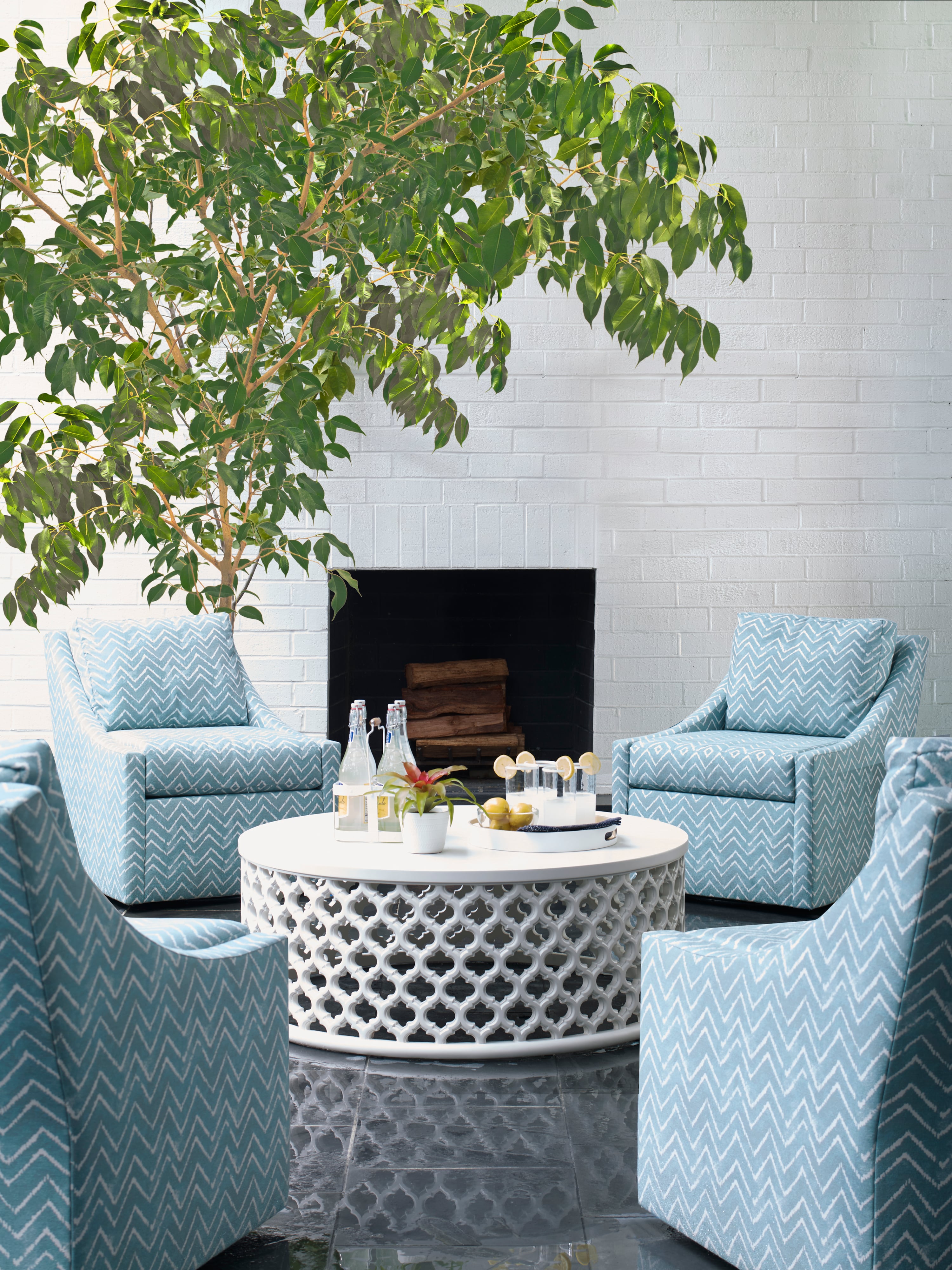 Outdoor Complements Table