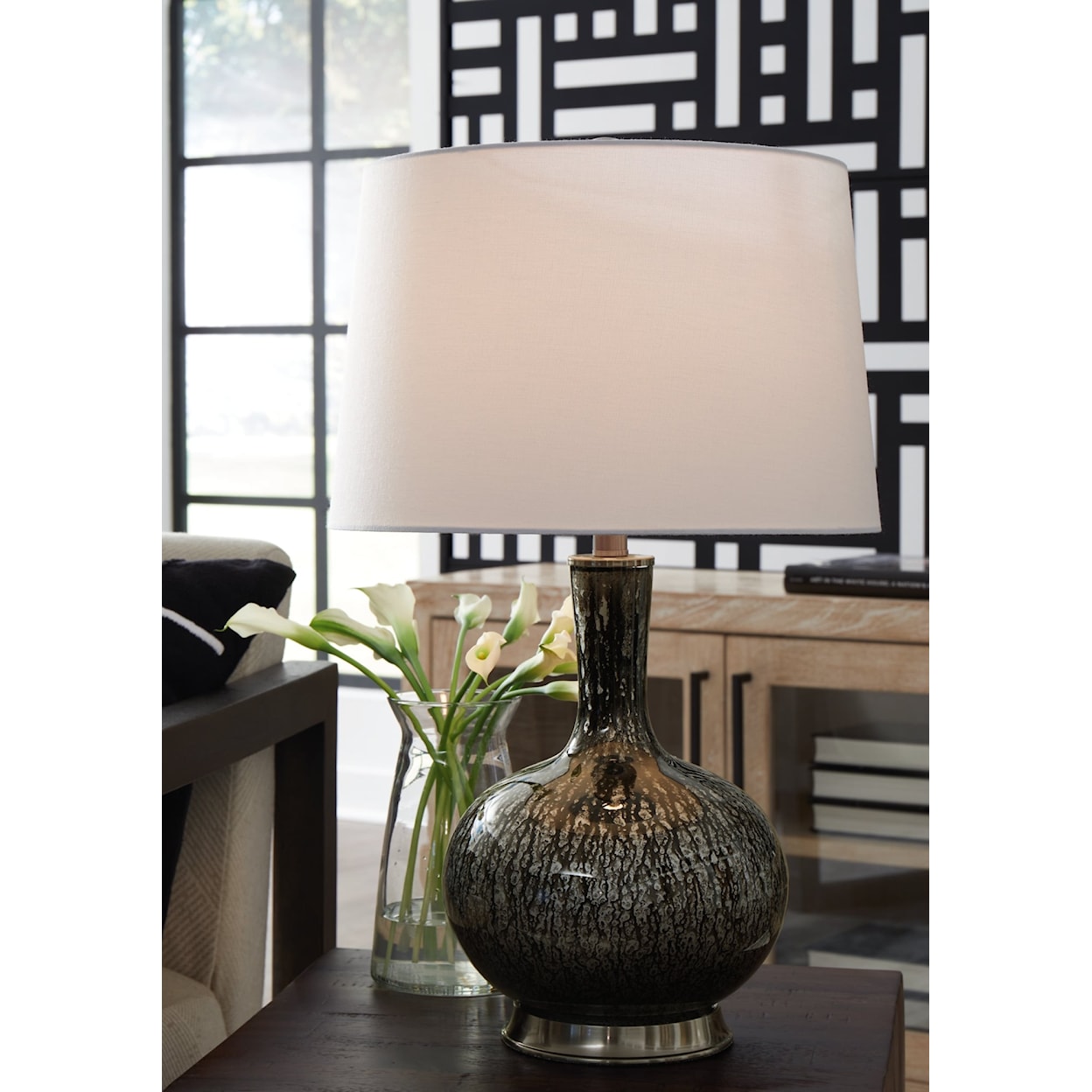 Signature Design Tenslow Glass Table Lamp