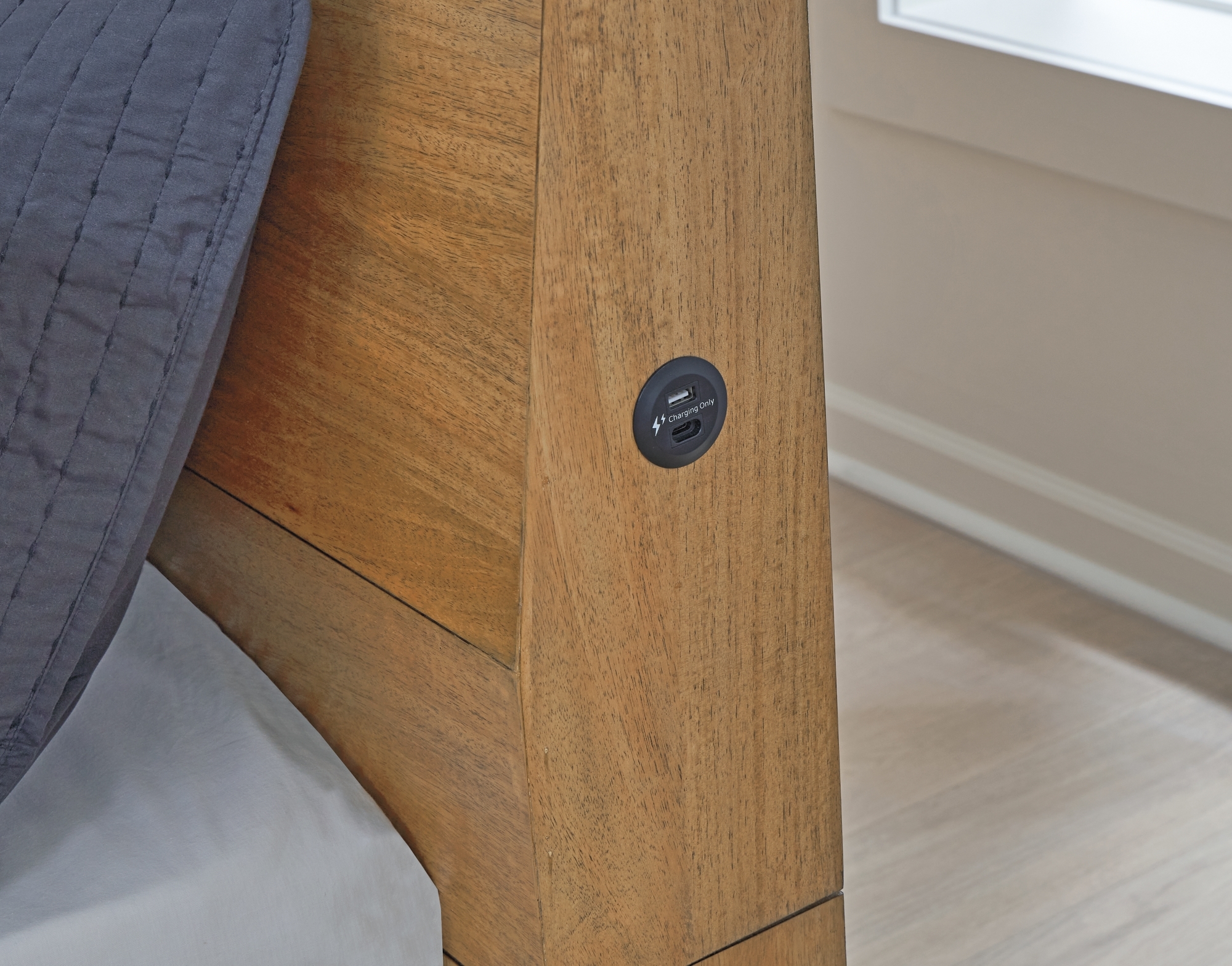 Signature Design by Ashley Sherbana Queen Panel Bed