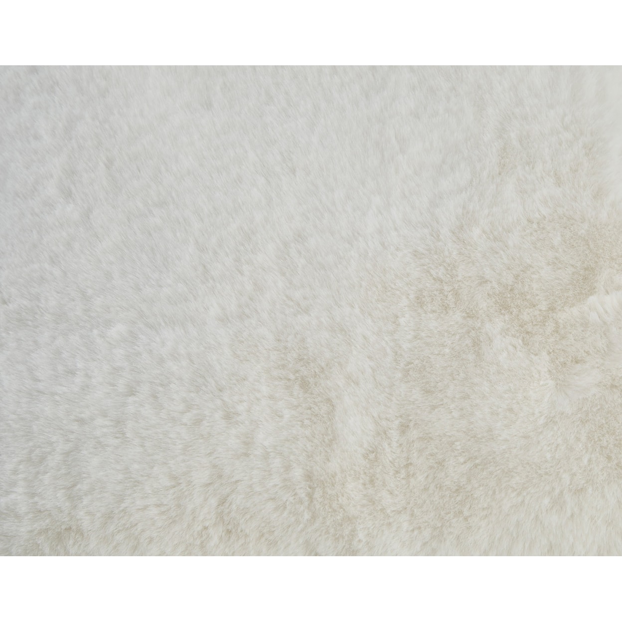 Signature Gariland Gariland White Faux Fur Throw