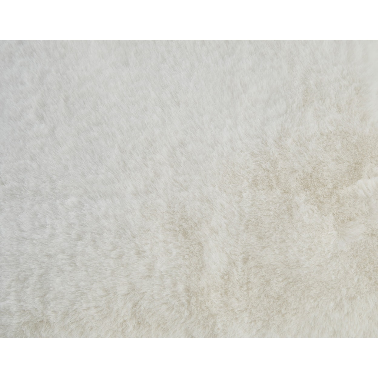 Signature Design Gariland Gariland White Faux Fur Throw