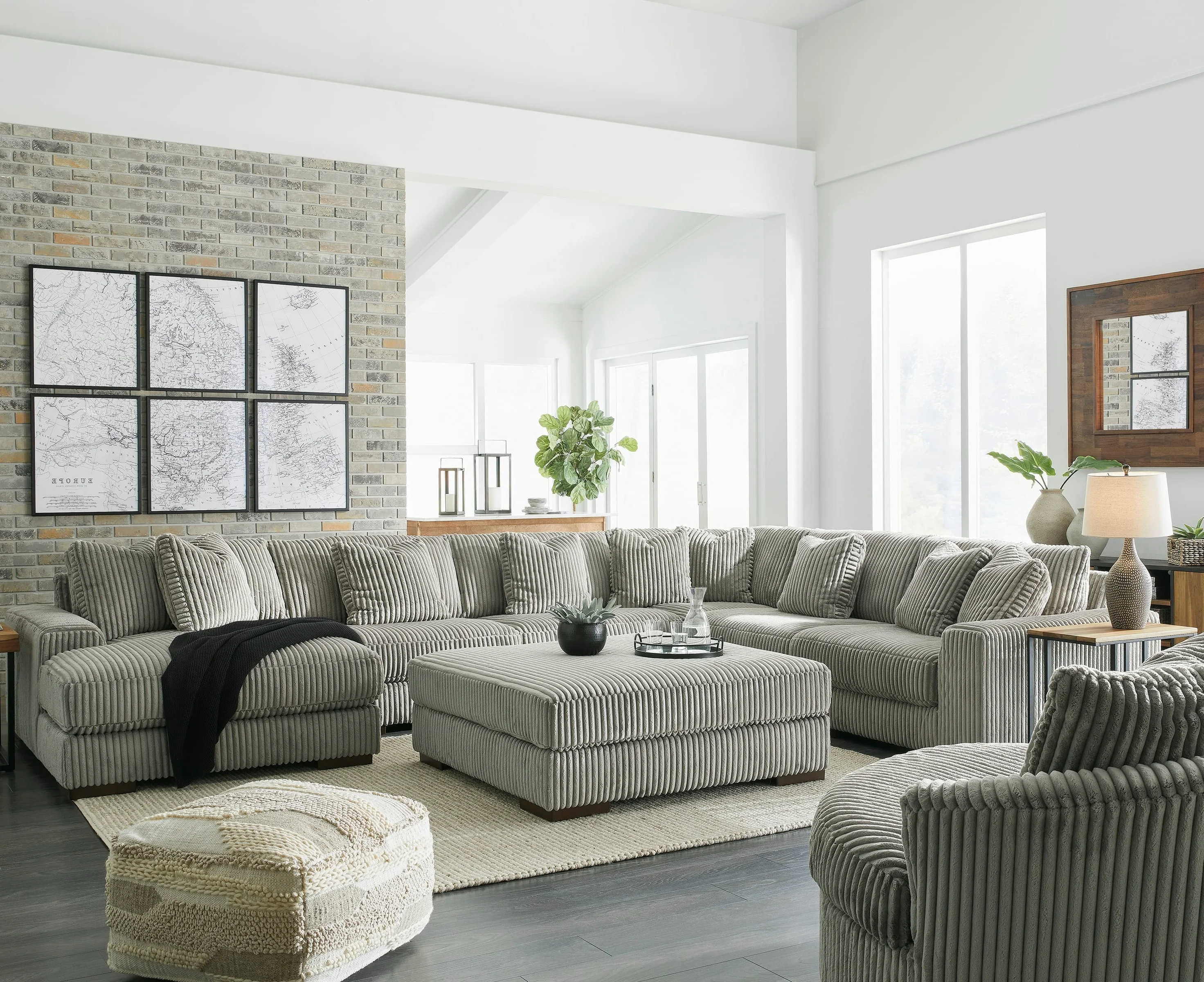 Lindyn 5-Piece Sectional with Chaise