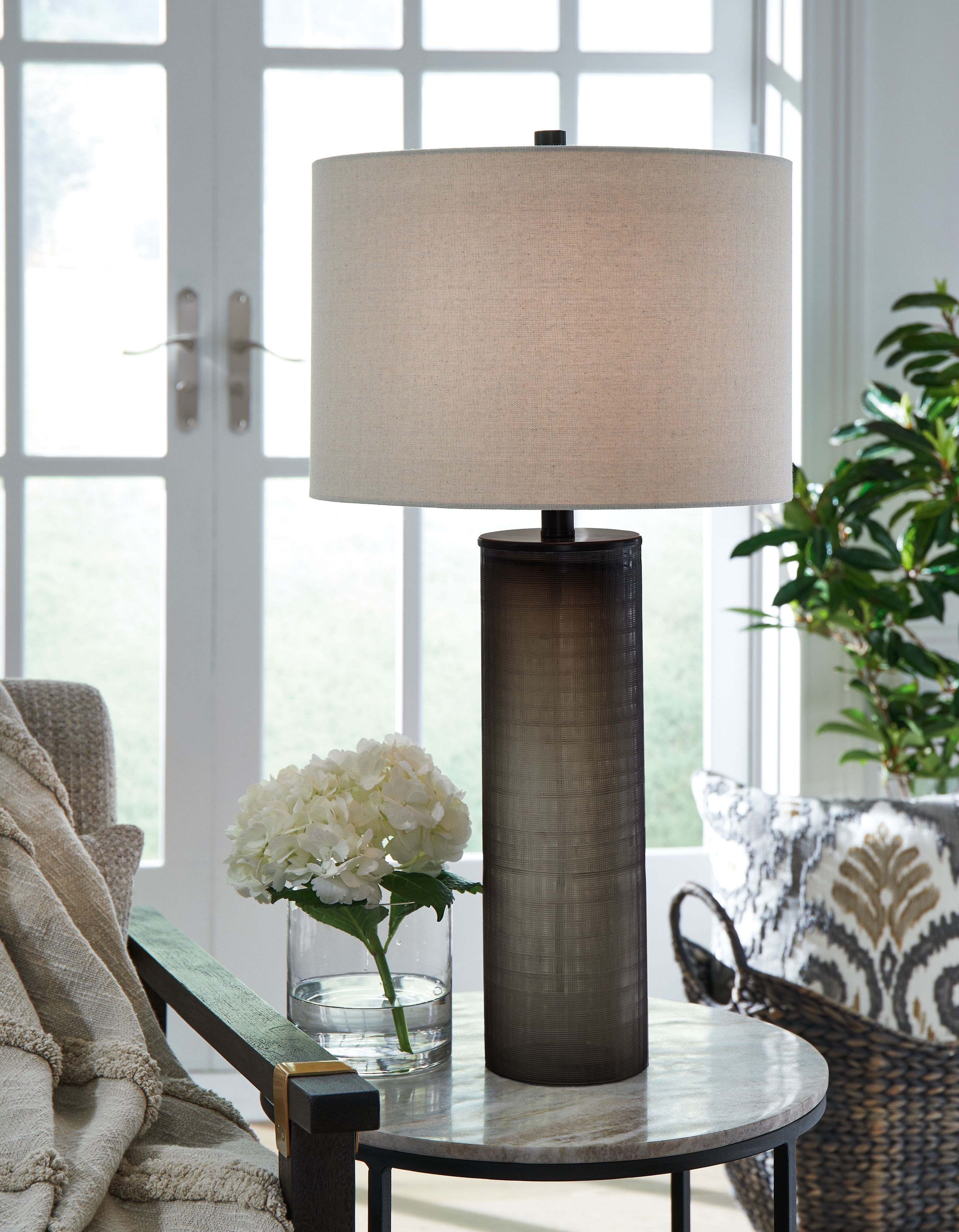 Signature Design by Ashley Dingerly Glass Table Lamp