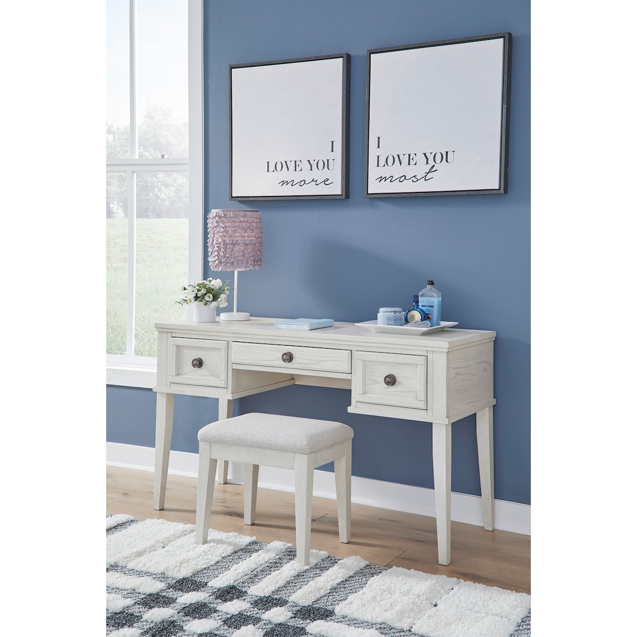 Signature Robbinsdale Vanity with Stool