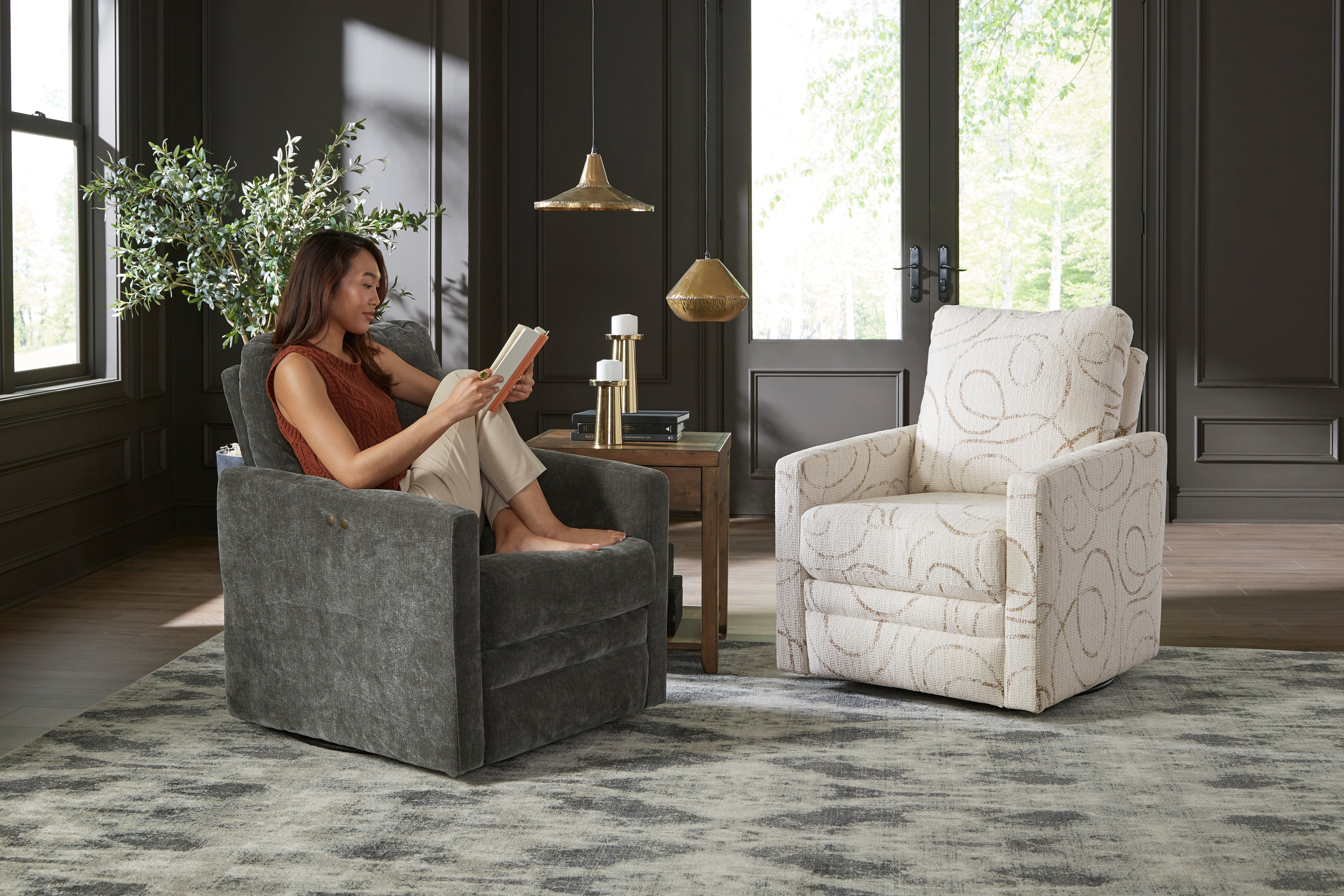 Best Home Furnishings Giana Swivel Recliner