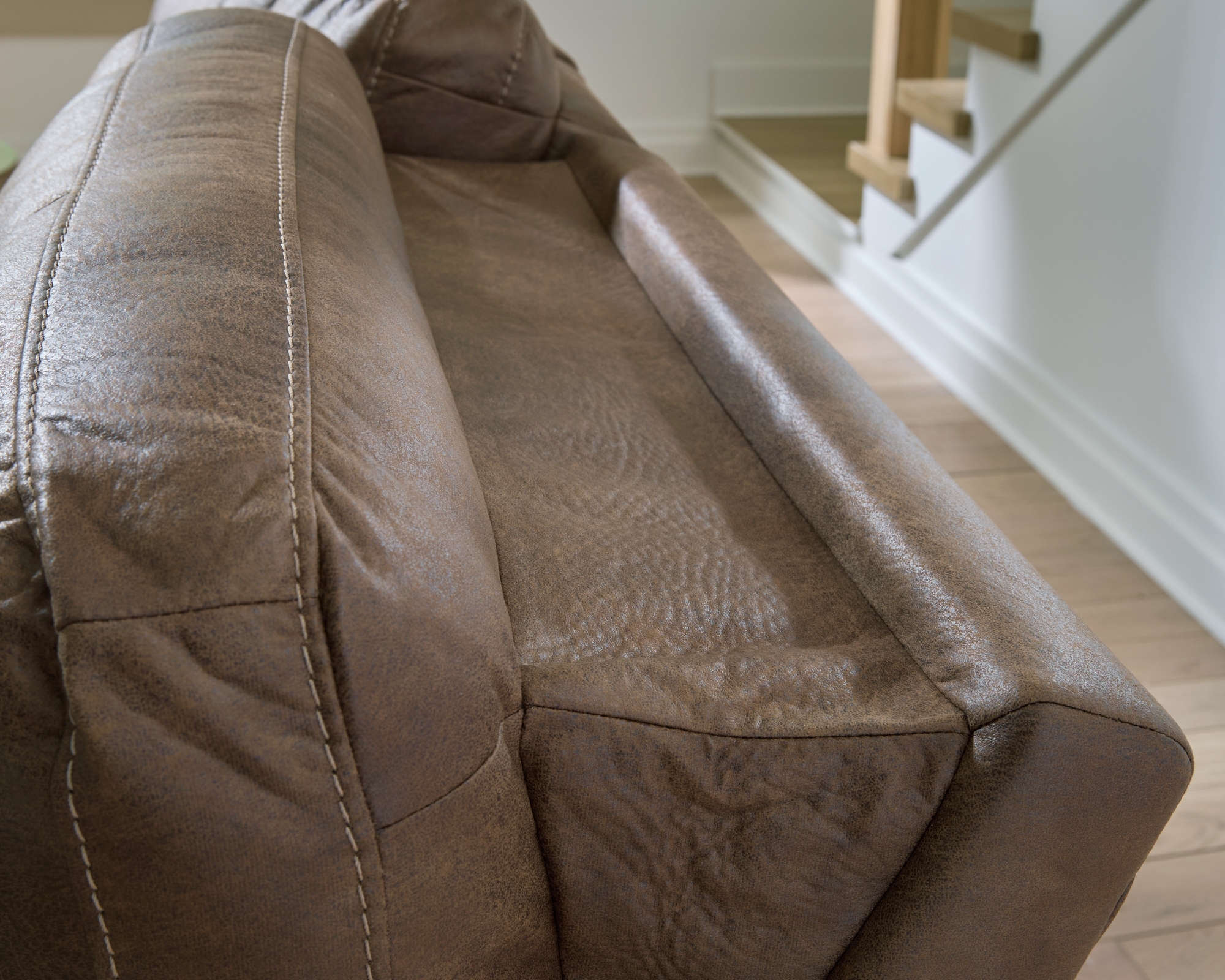 Signature Design by Ashley Beckley Place Pwr Recliner/Adj Headrest