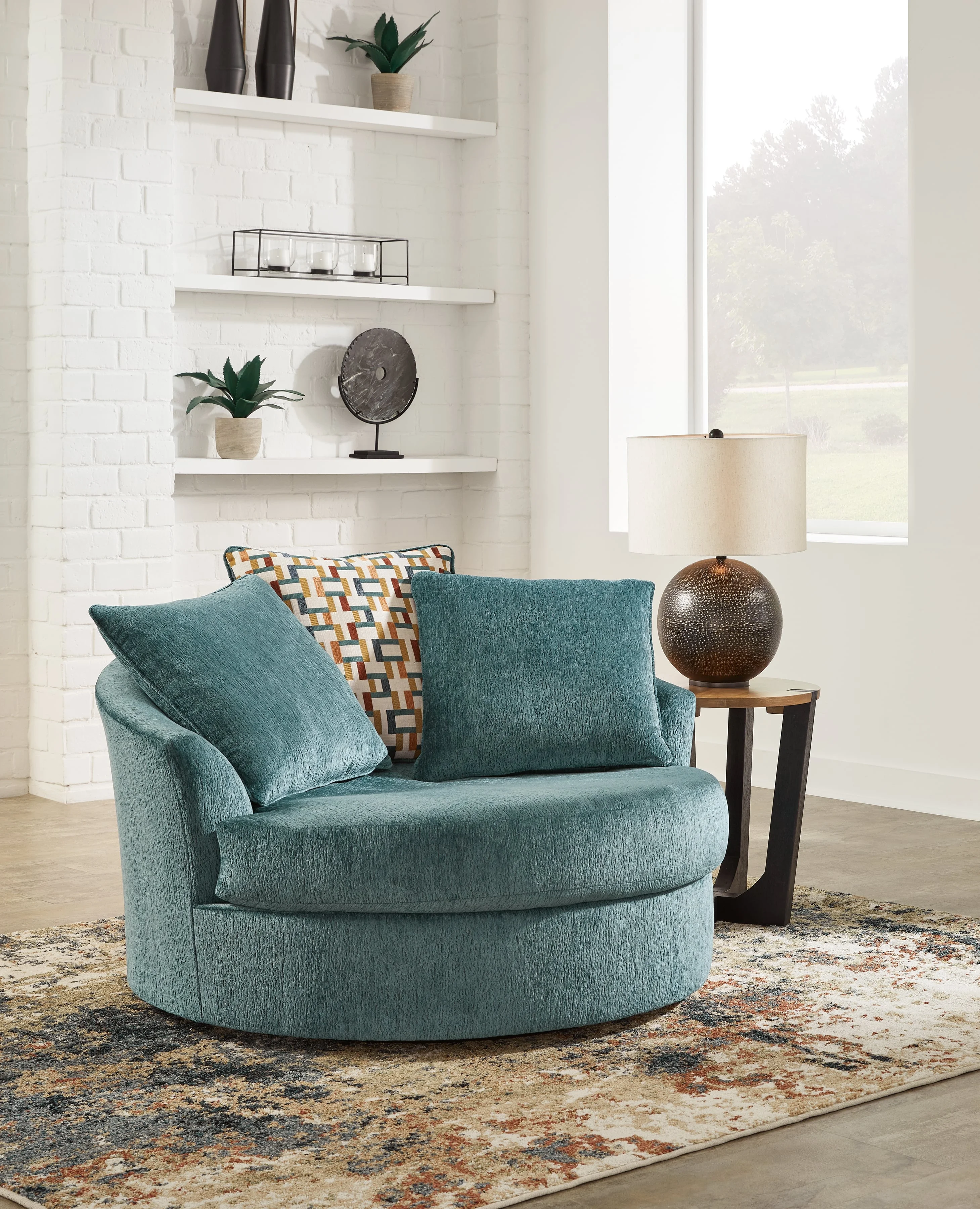 Ashley Furniture Laylabrook 9220621 Oversized Swivel Accent