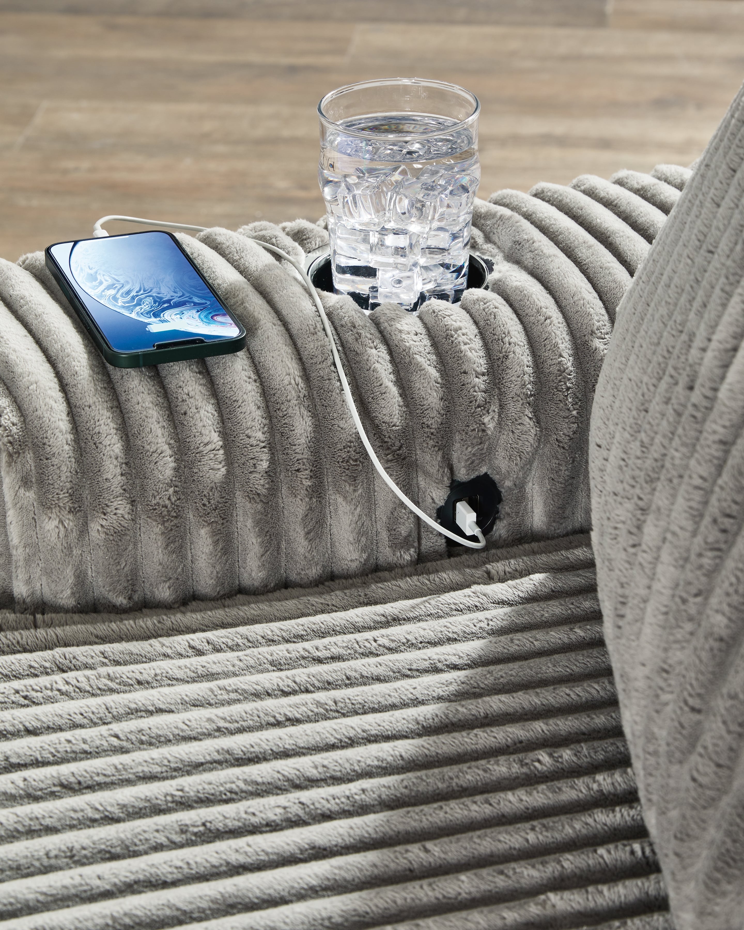 Signature Design by Ashley Lindyn Chaise