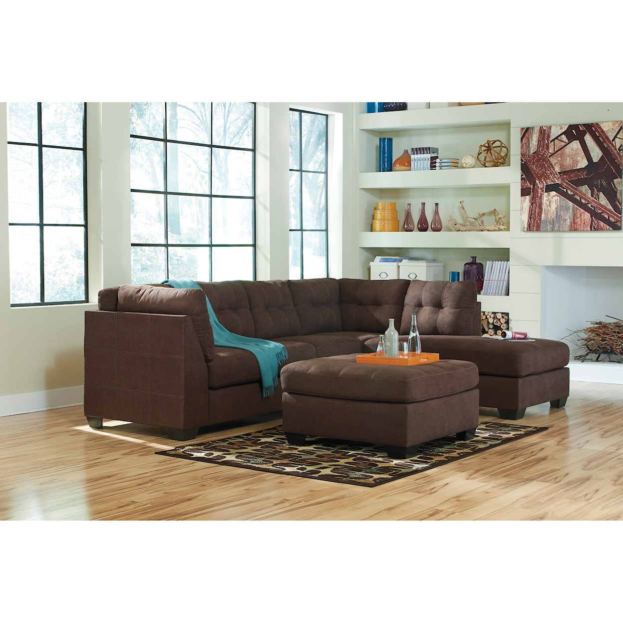 Benchcraft by Ashley Maier 2-Piece Sectional with Chaise