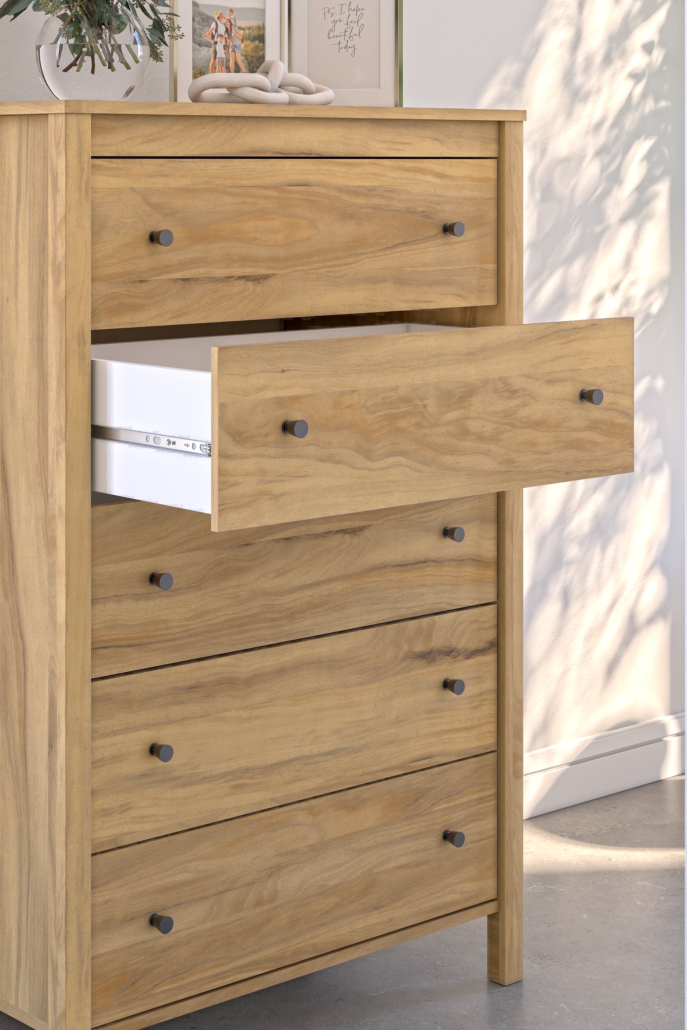 Signature Design by Ashley Bermacy 5-Drawer Chest