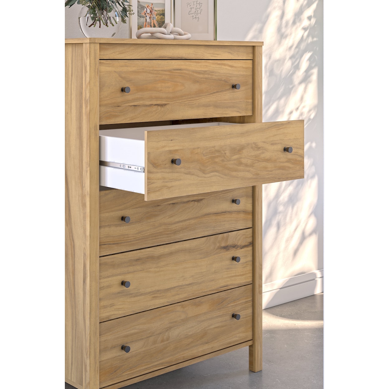 Signature Design by Ashley Bermacy 5-Drawer Chest