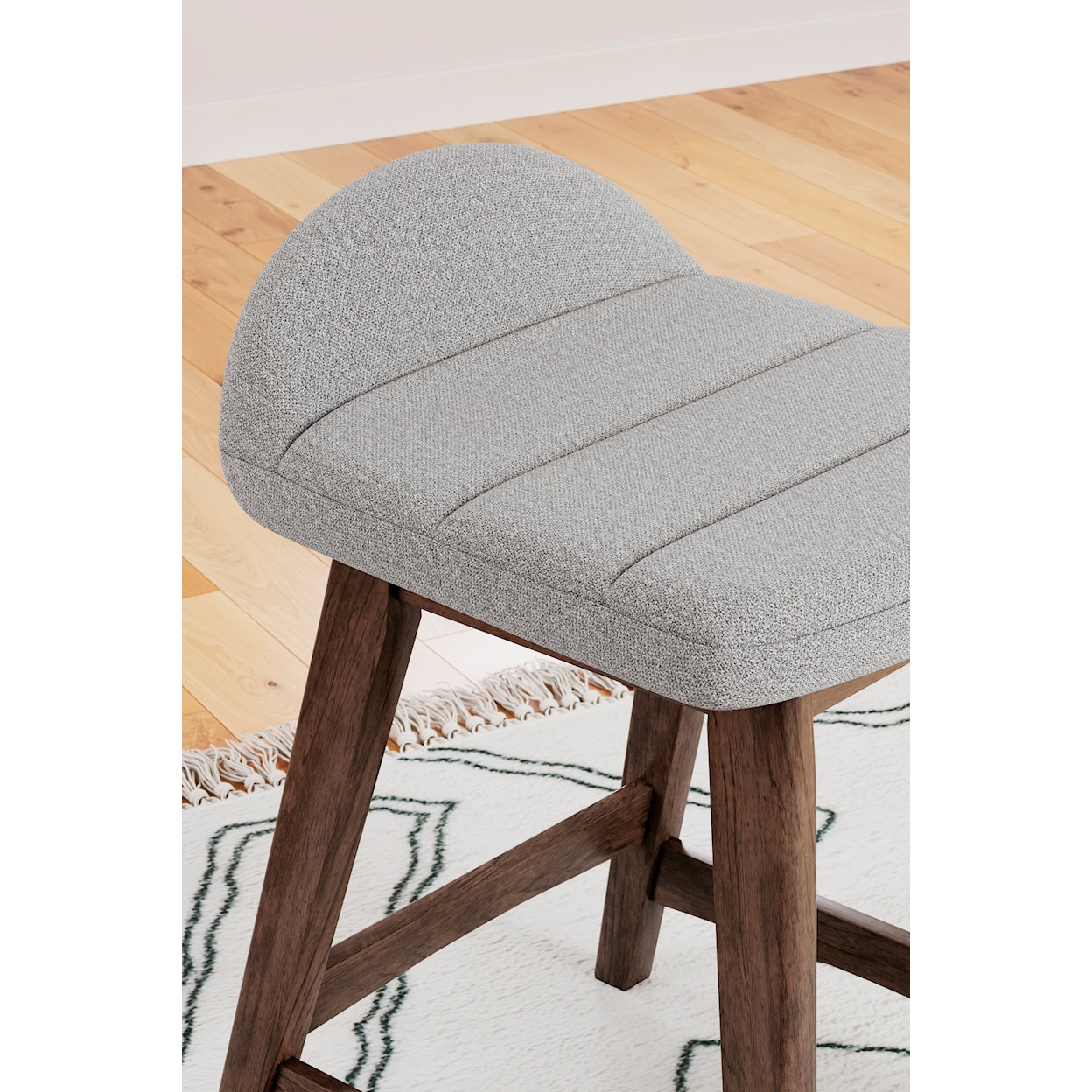 Benchcraft Lyncott Counter Height Bar Stool