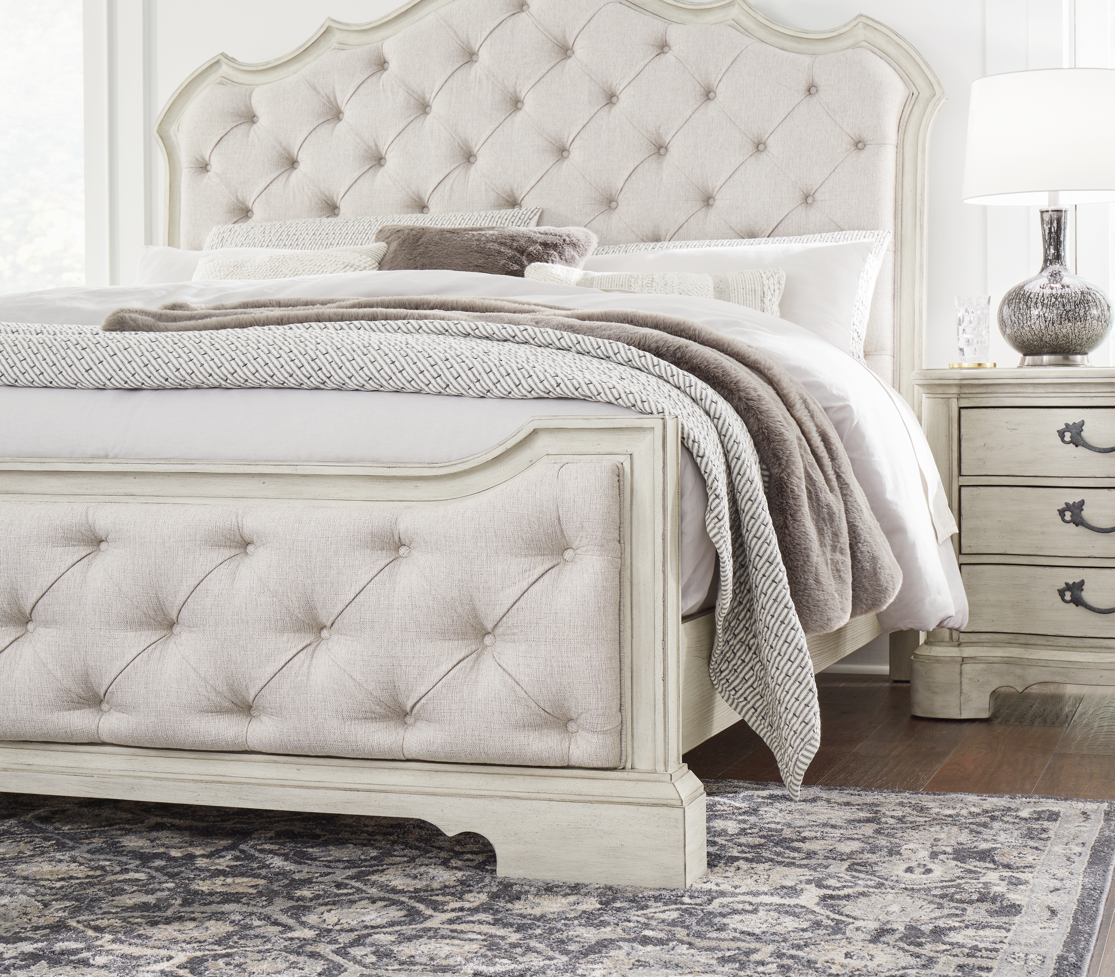 Signature Design by Ashley Arlendyne California King Bed