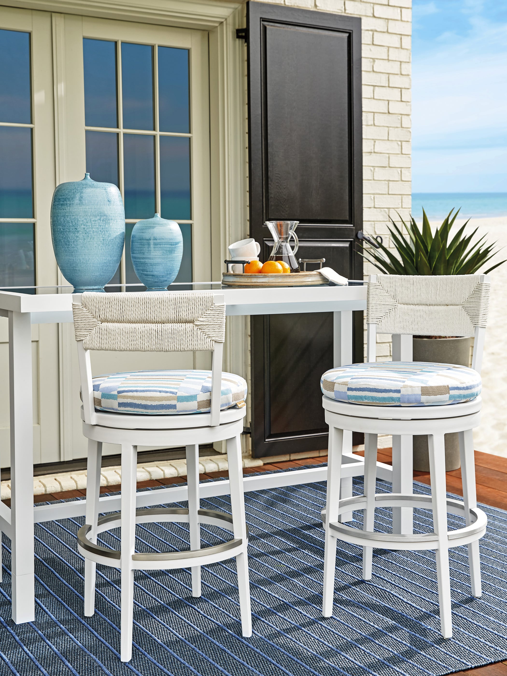 Outdoor counter height bar on sale stools with arms