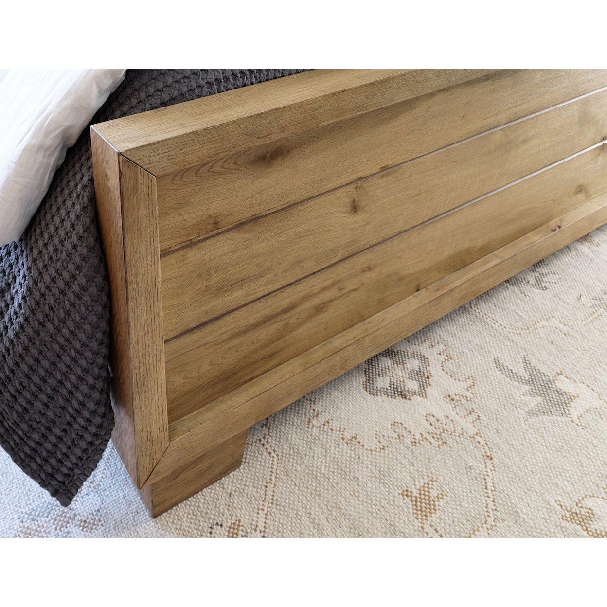 Benchcraft Galliden Queen Panel Bed