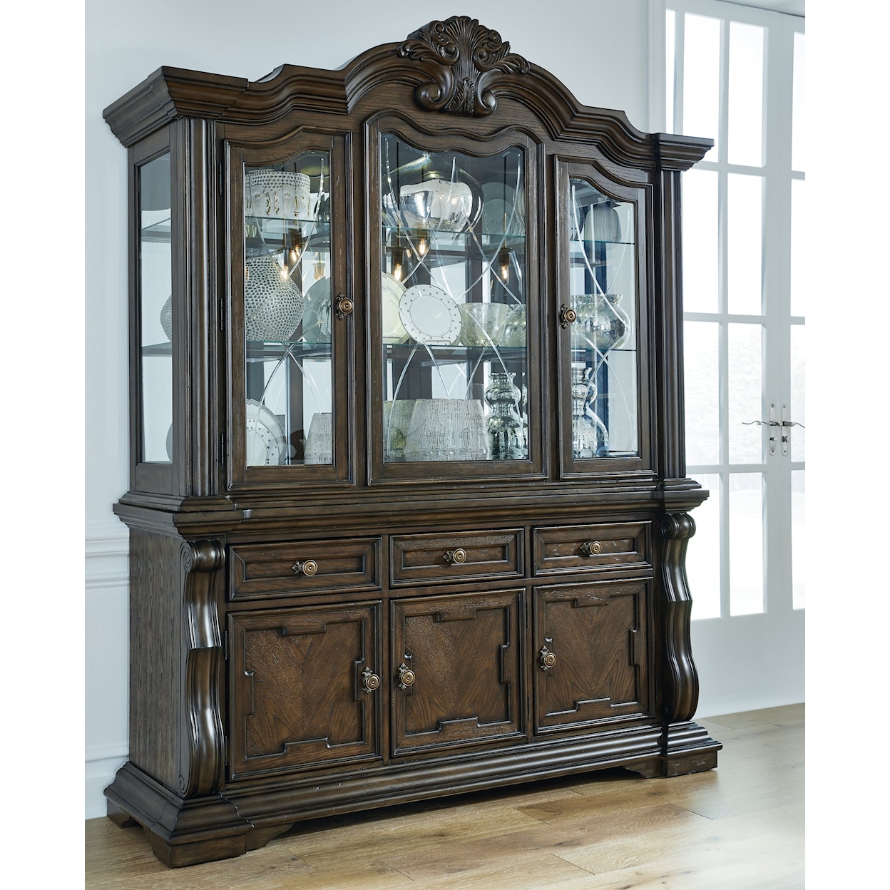 Signature Design Maylee Dining Buffet and Hutch