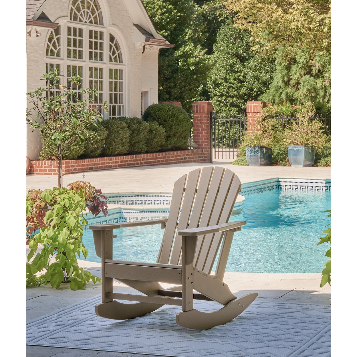 Signature Sundown Treasure Outdoor Rocking Chair