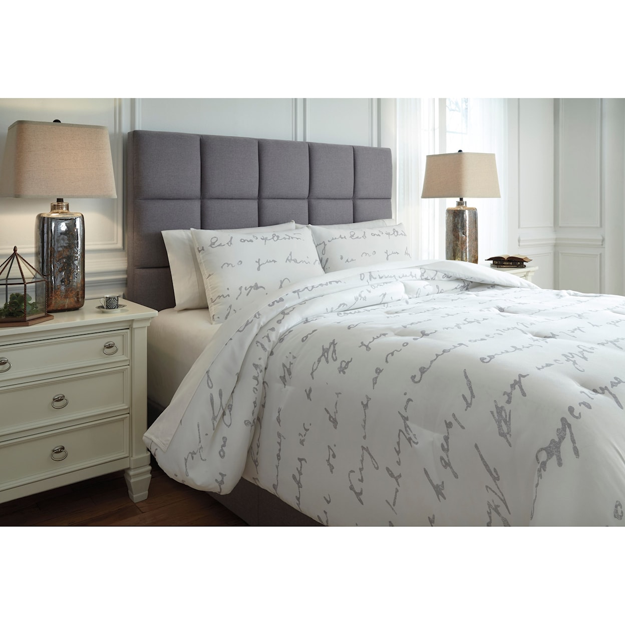 Signature Design by Ashley Bedding Sets Queen Adrianna White/Gray Comforter Set