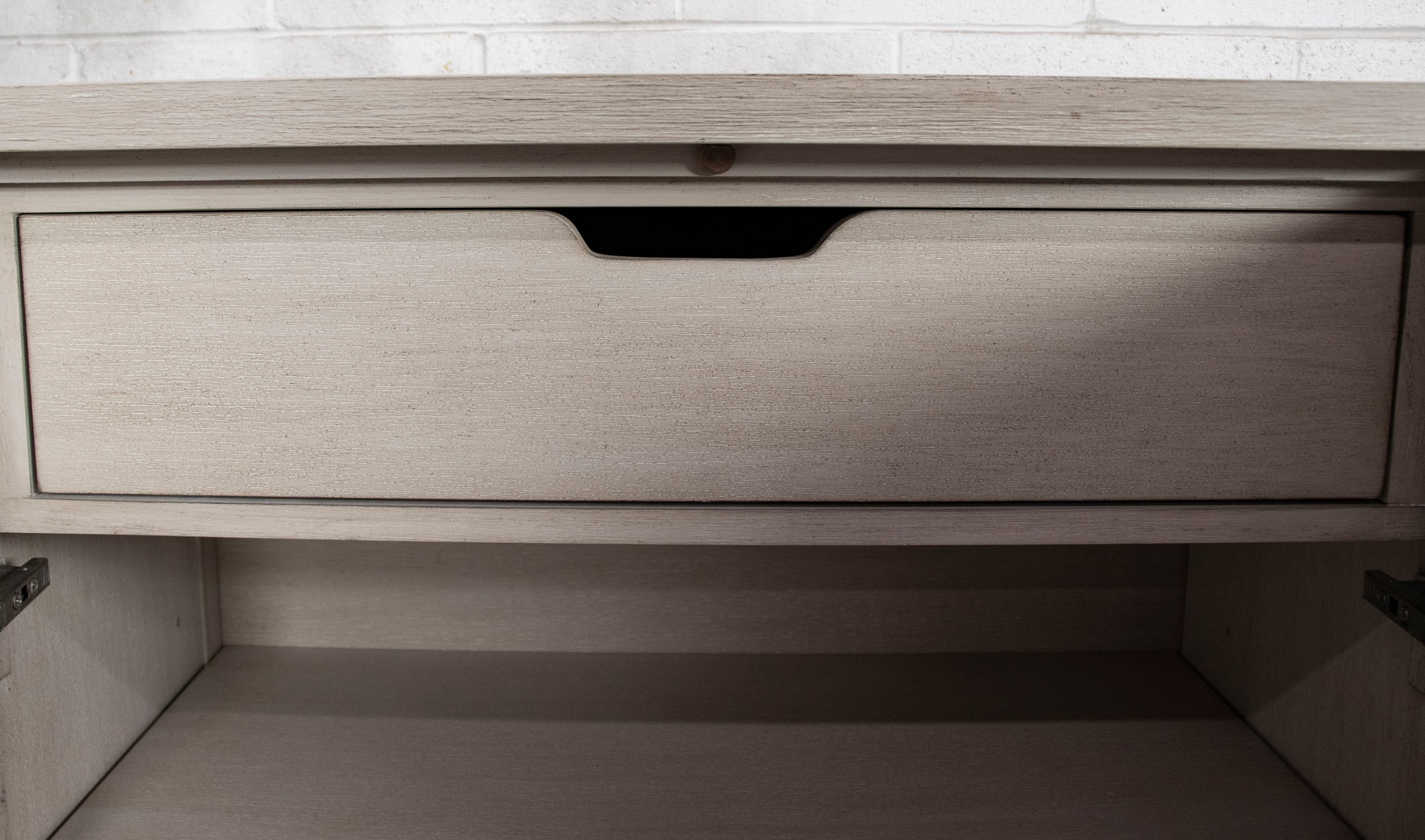 Riverside Furniture Laguna Server